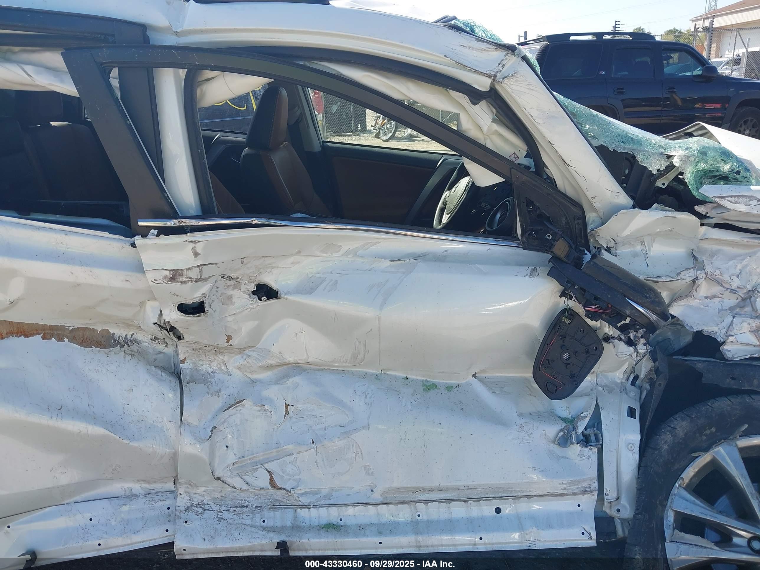 TOYOTA RAV4 image 5