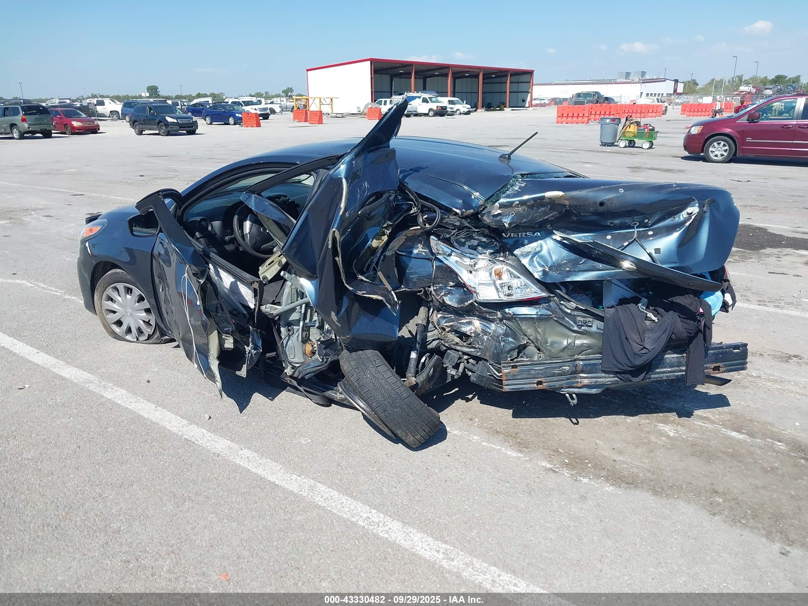 NISSAN VERSA image 3