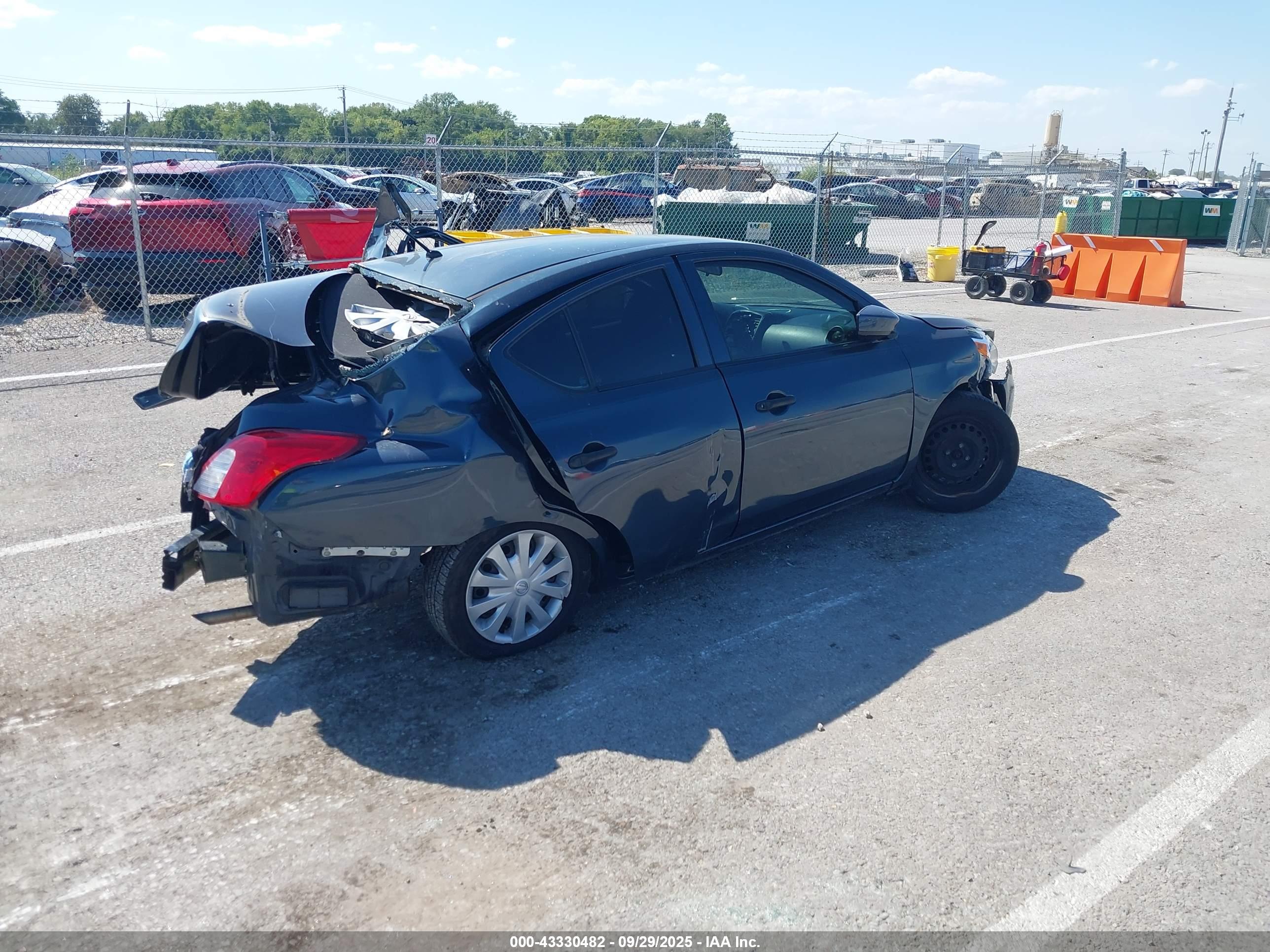 NISSAN VERSA image 4