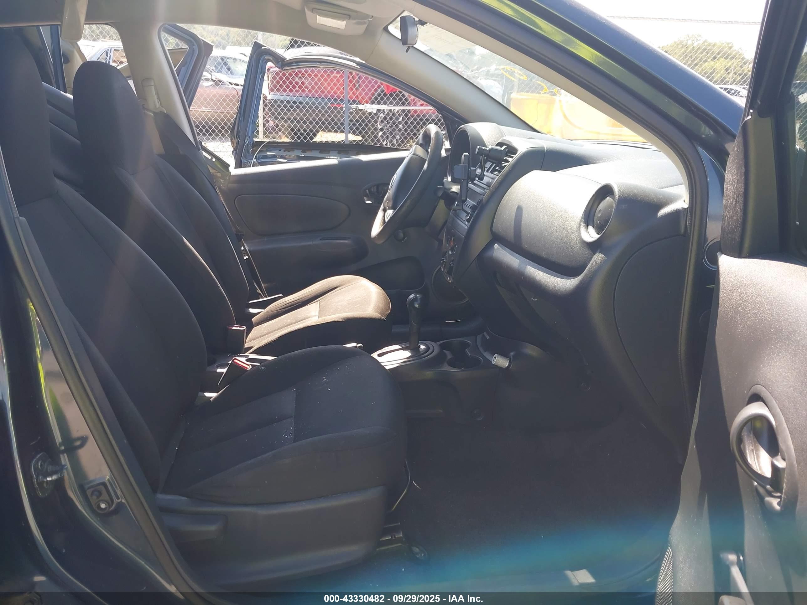NISSAN VERSA image 5