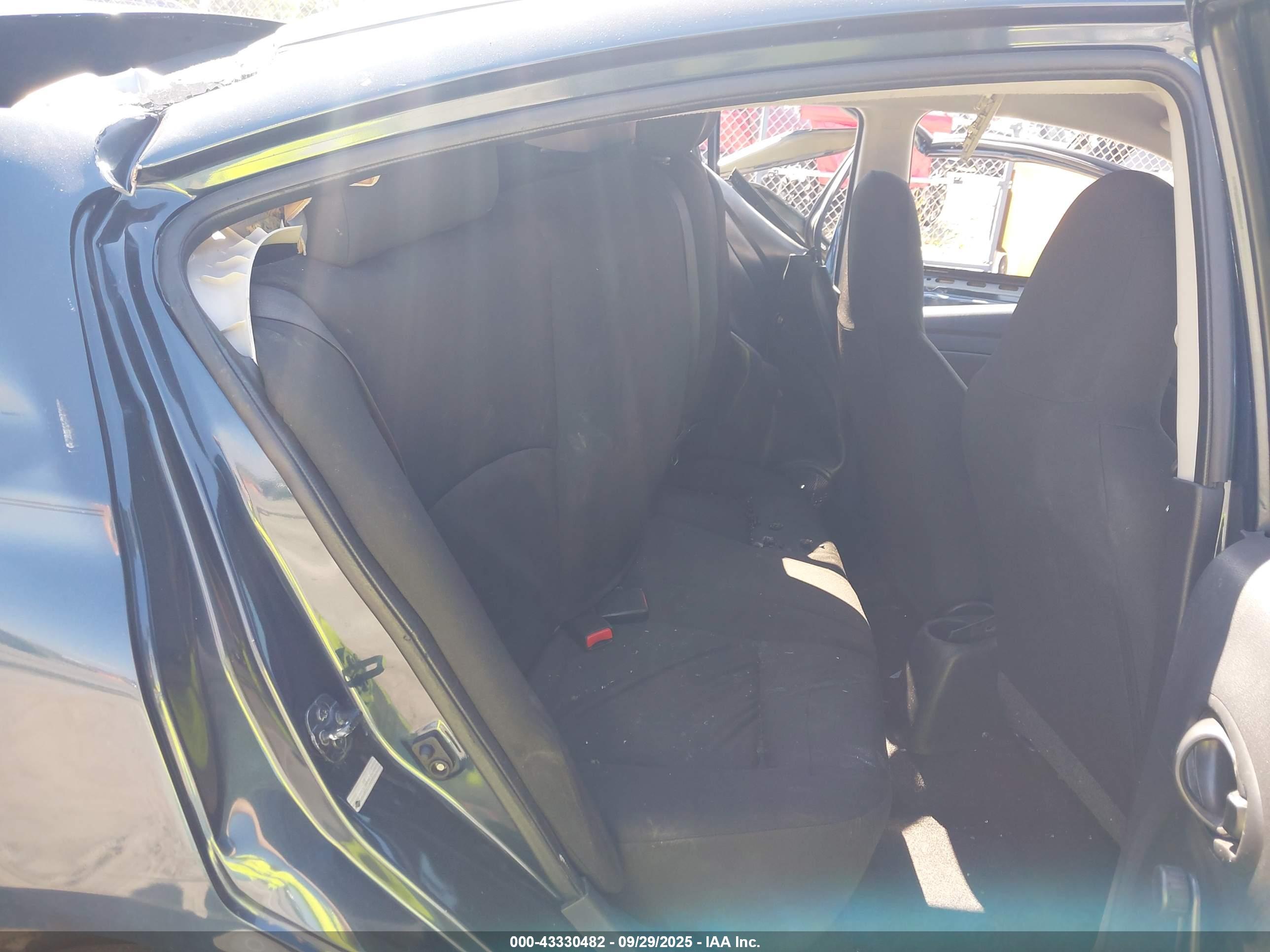 NISSAN VERSA image 8
