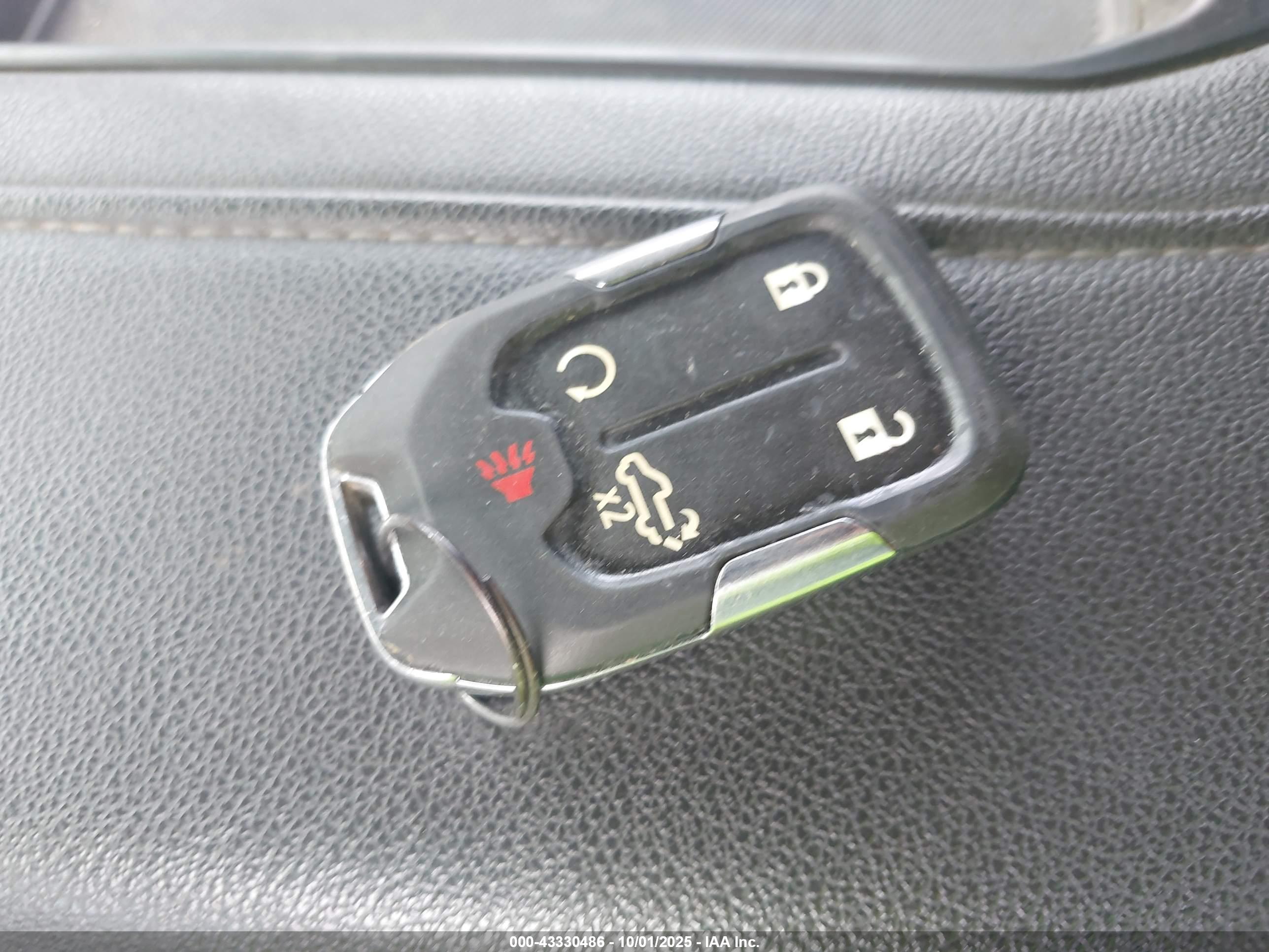 CHEVROLET SILVERADO image 11