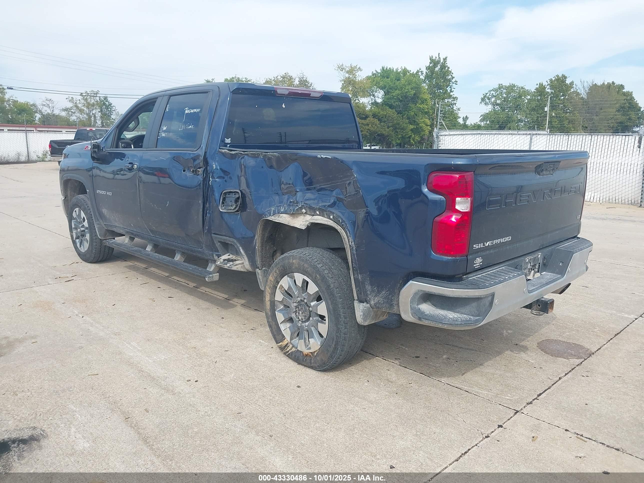 CHEVROLET SILVERADO image 3