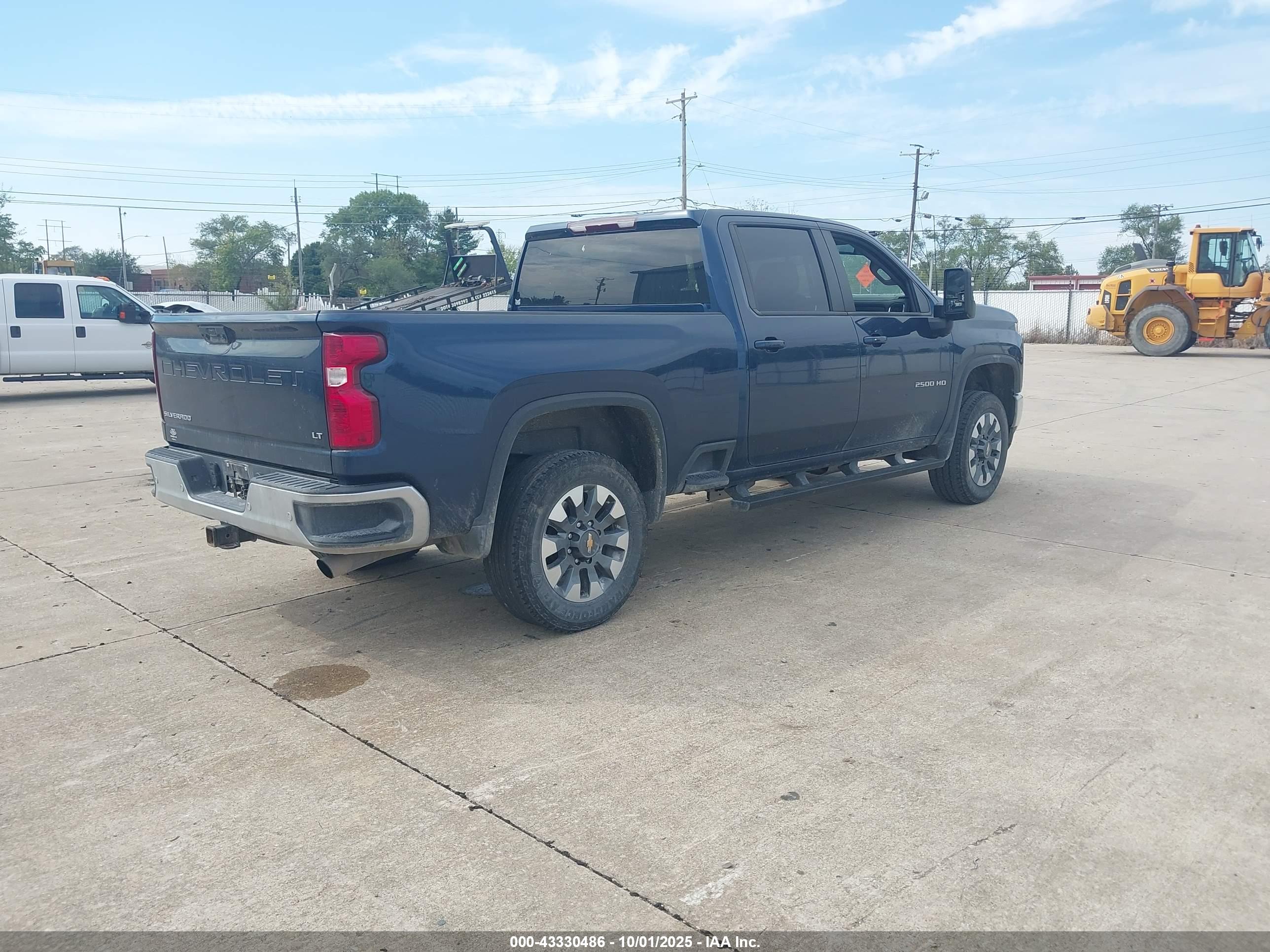 CHEVROLET SILVERADO image 4