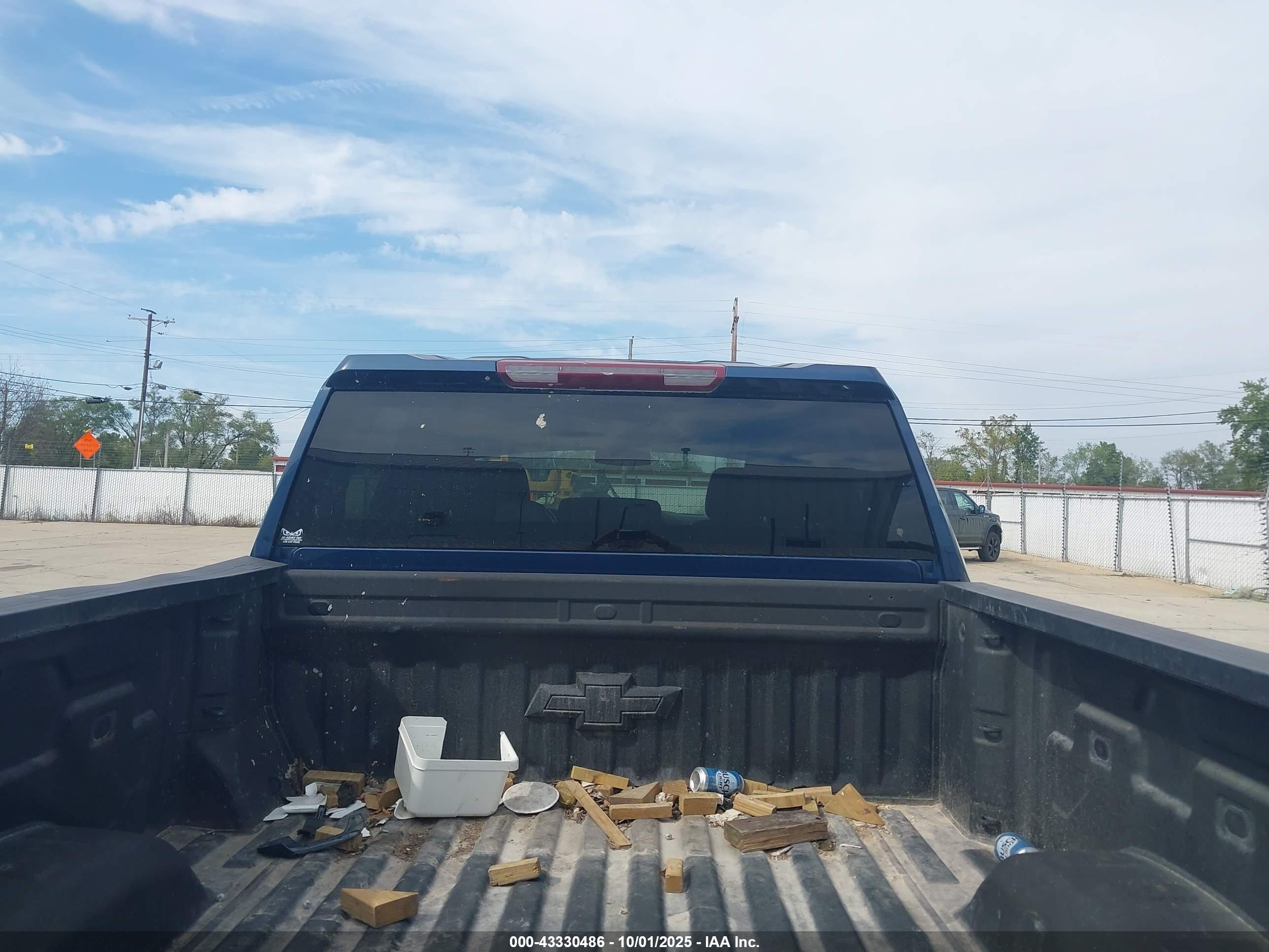 CHEVROLET SILVERADO image 7