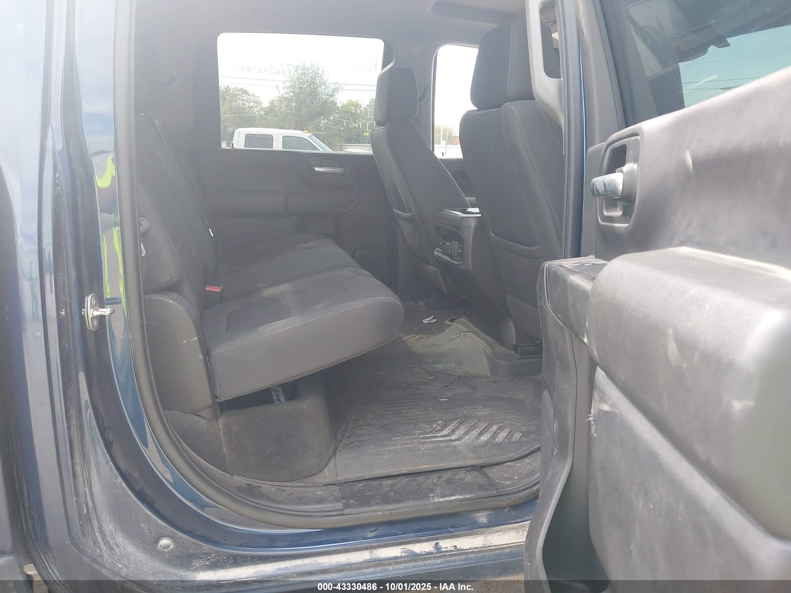CHEVROLET SILVERADO image 8