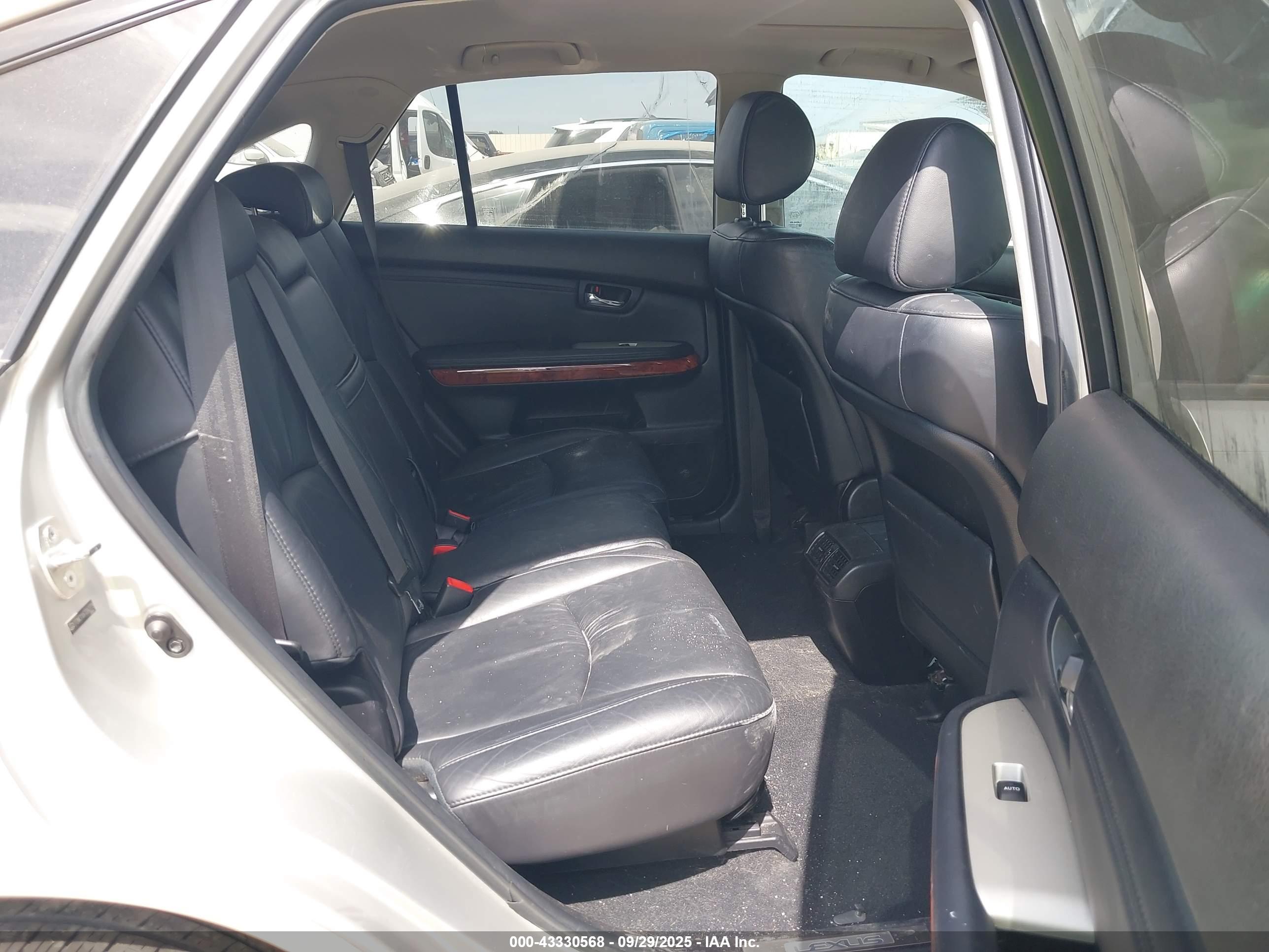 LEXUS RX image 8