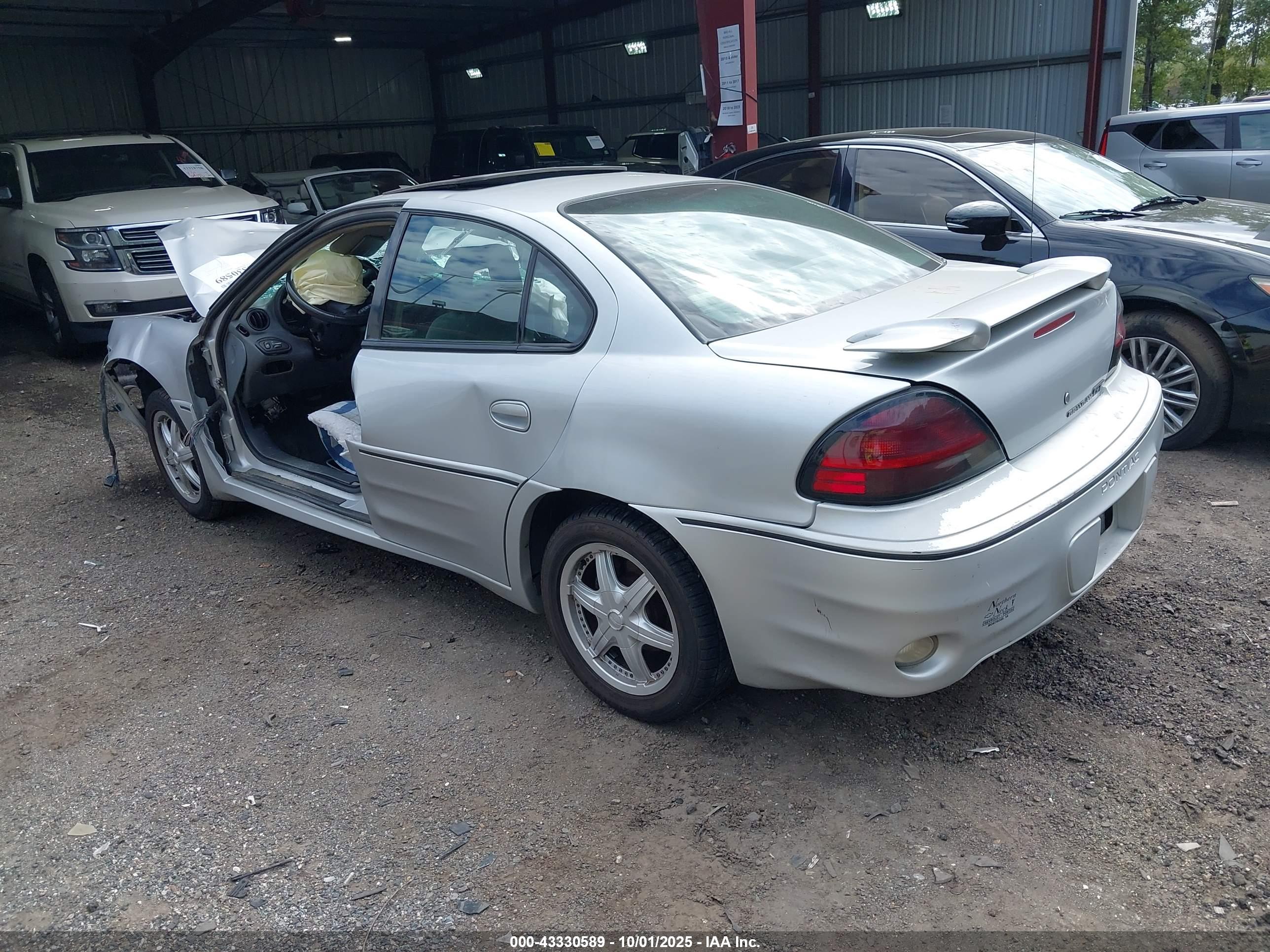 PONTIAC GRAND image 3