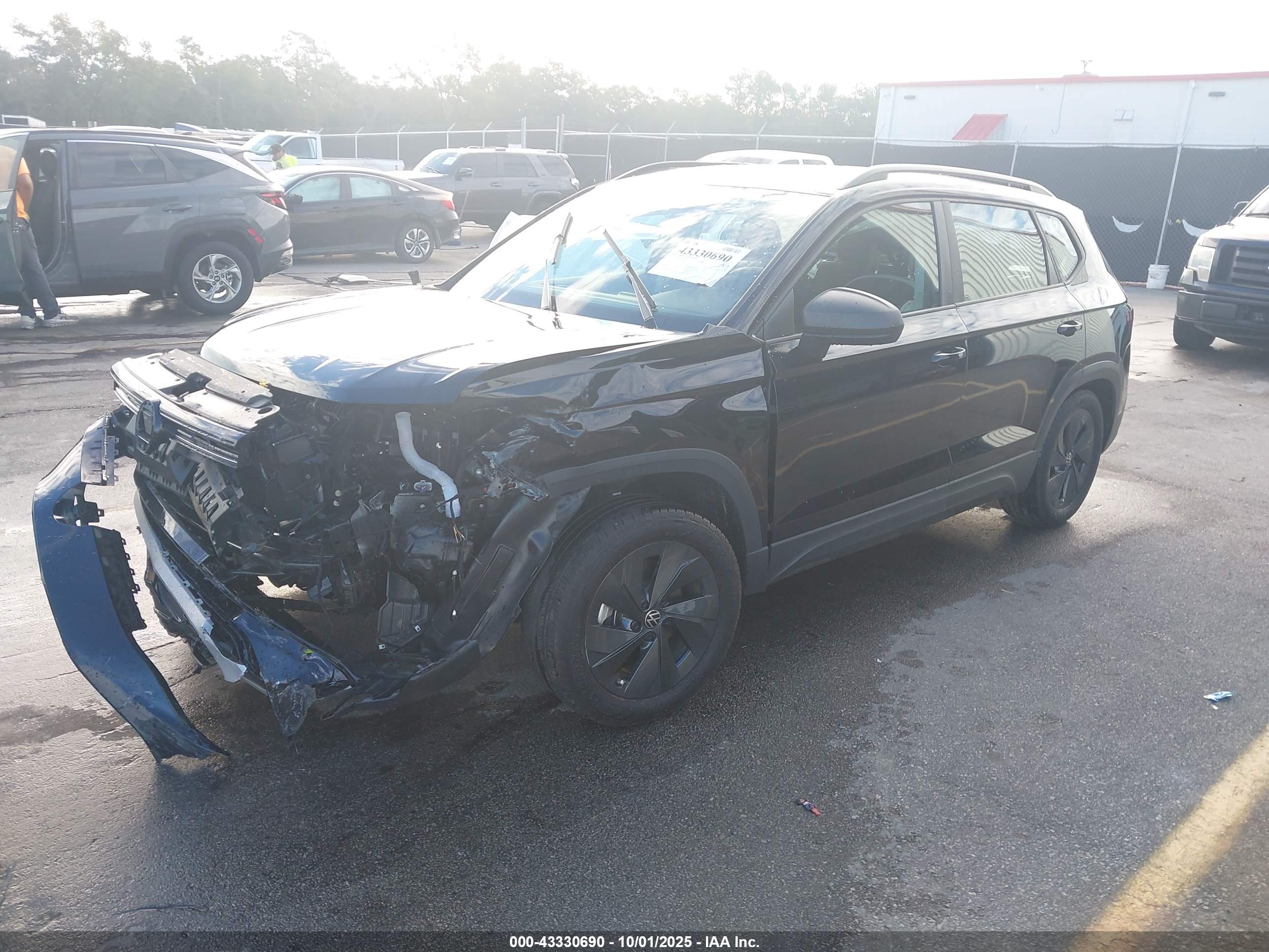 VOLKSWAGEN TAOS image 2