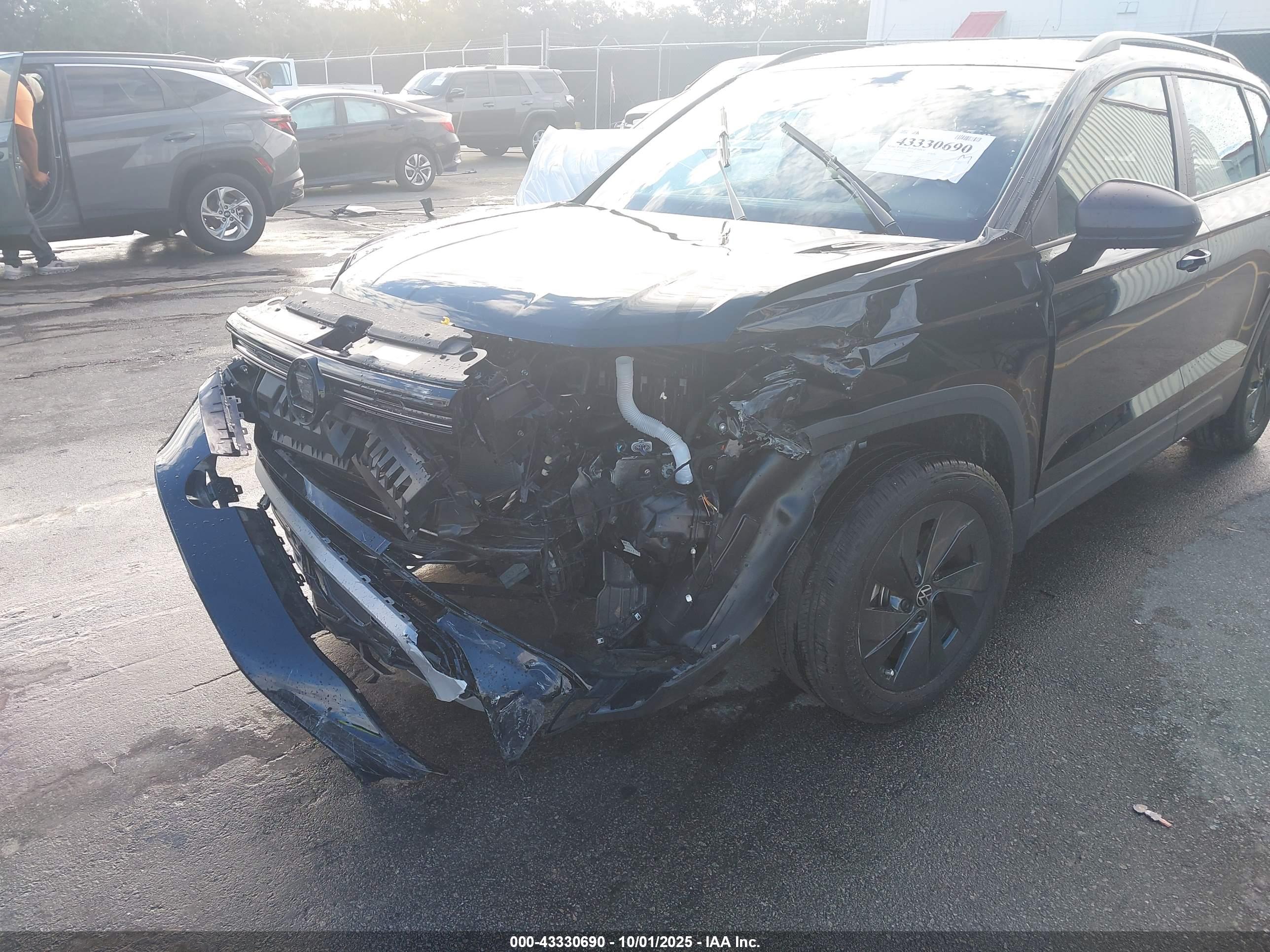 VOLKSWAGEN TAOS image 6