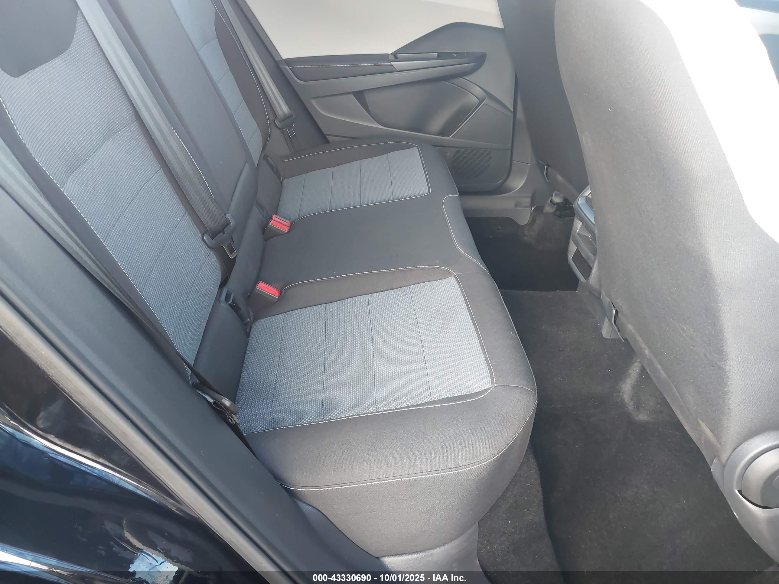 VOLKSWAGEN TAOS image 8