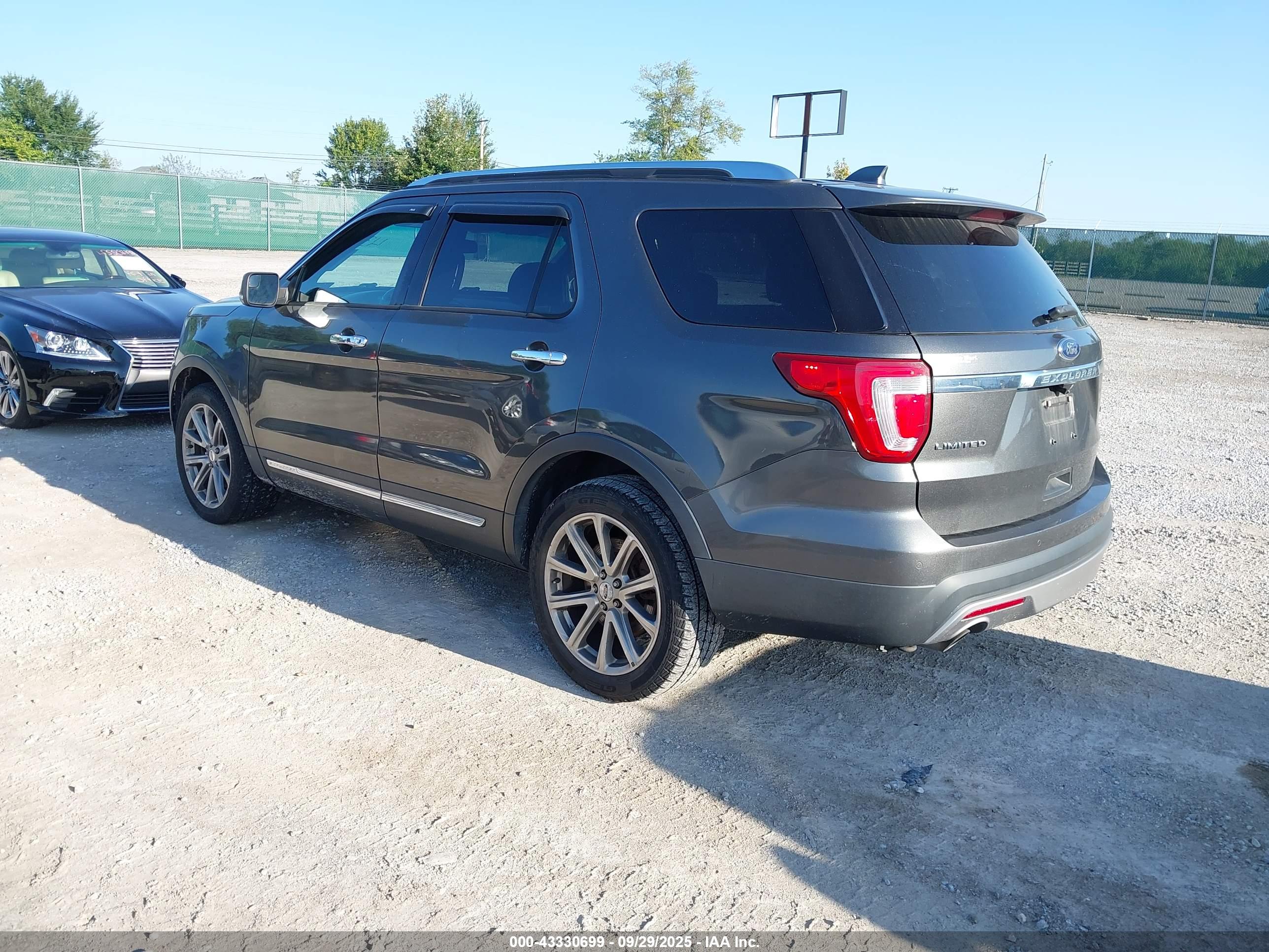 FORD EXPLORER image 3