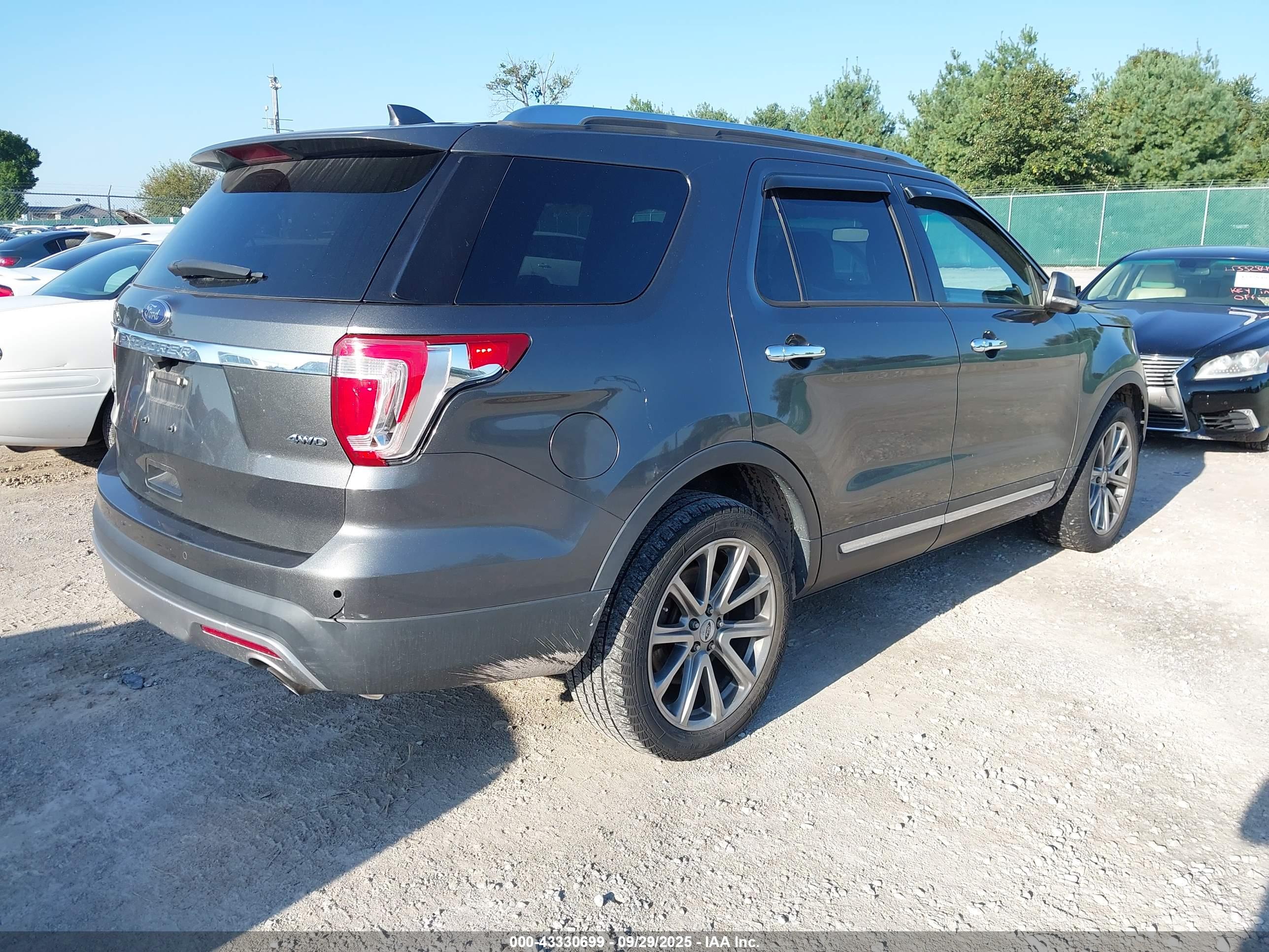 FORD EXPLORER image 4