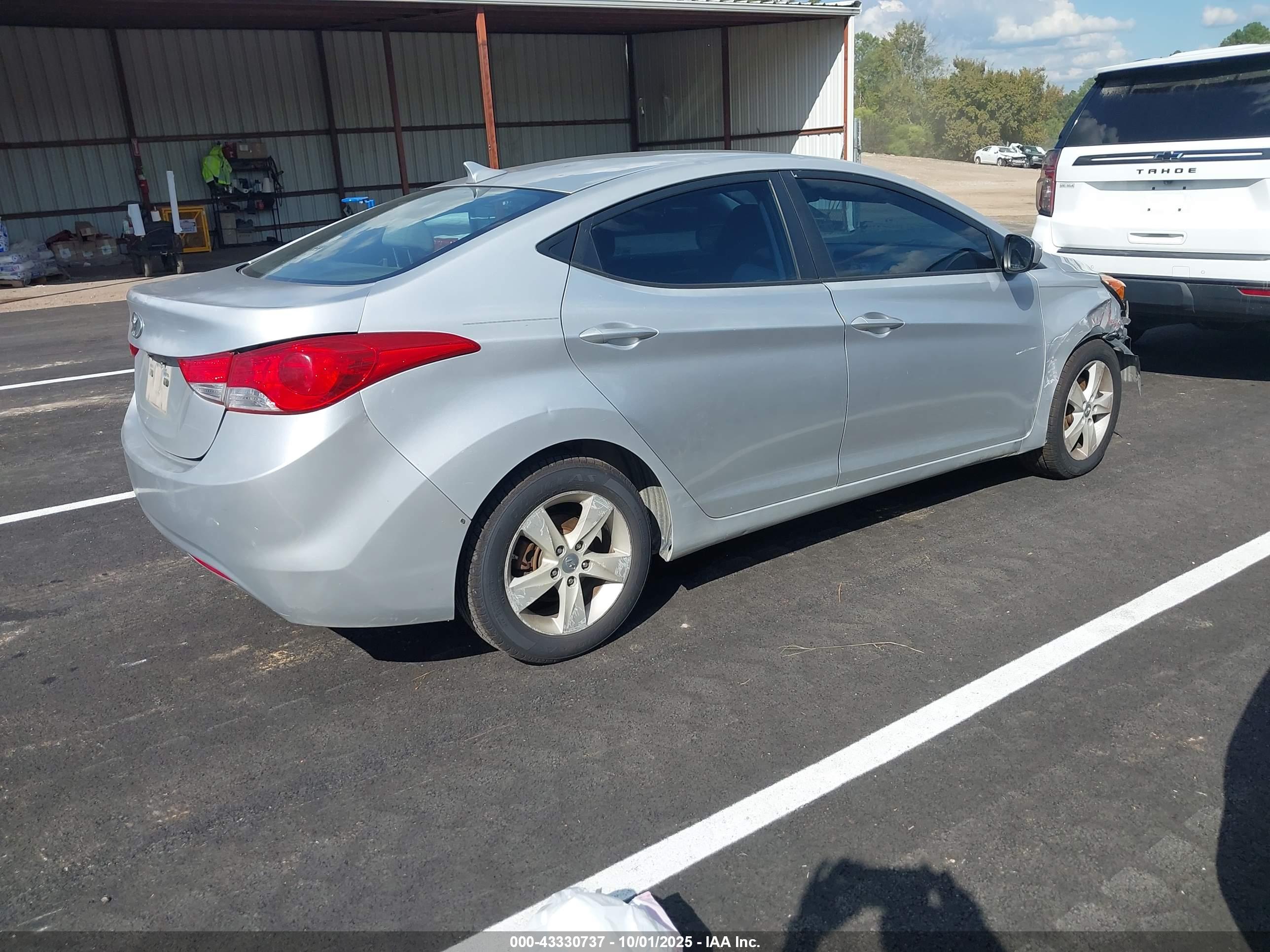 HYUNDAI ELANTRA image 4