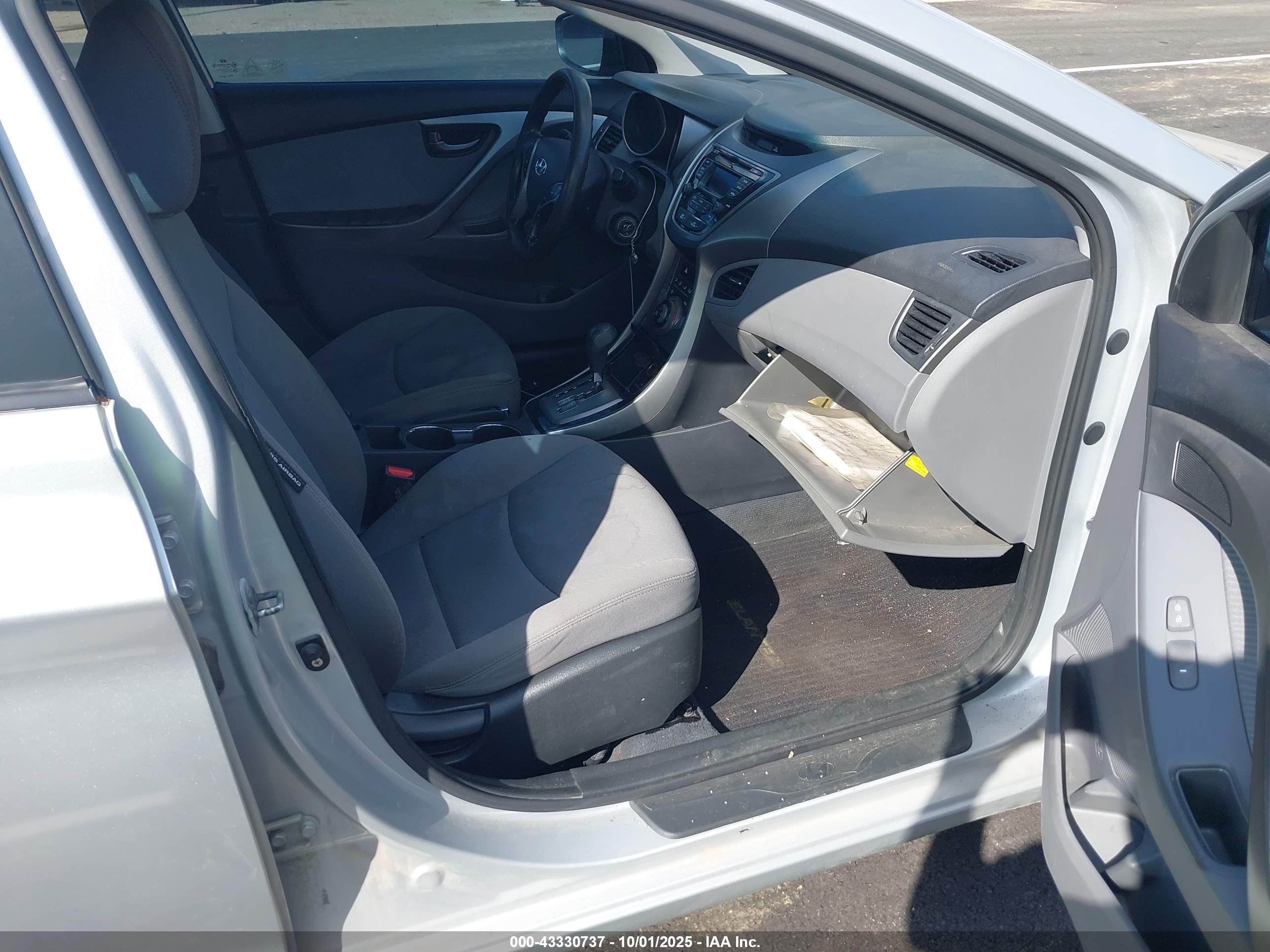 HYUNDAI ELANTRA image 5