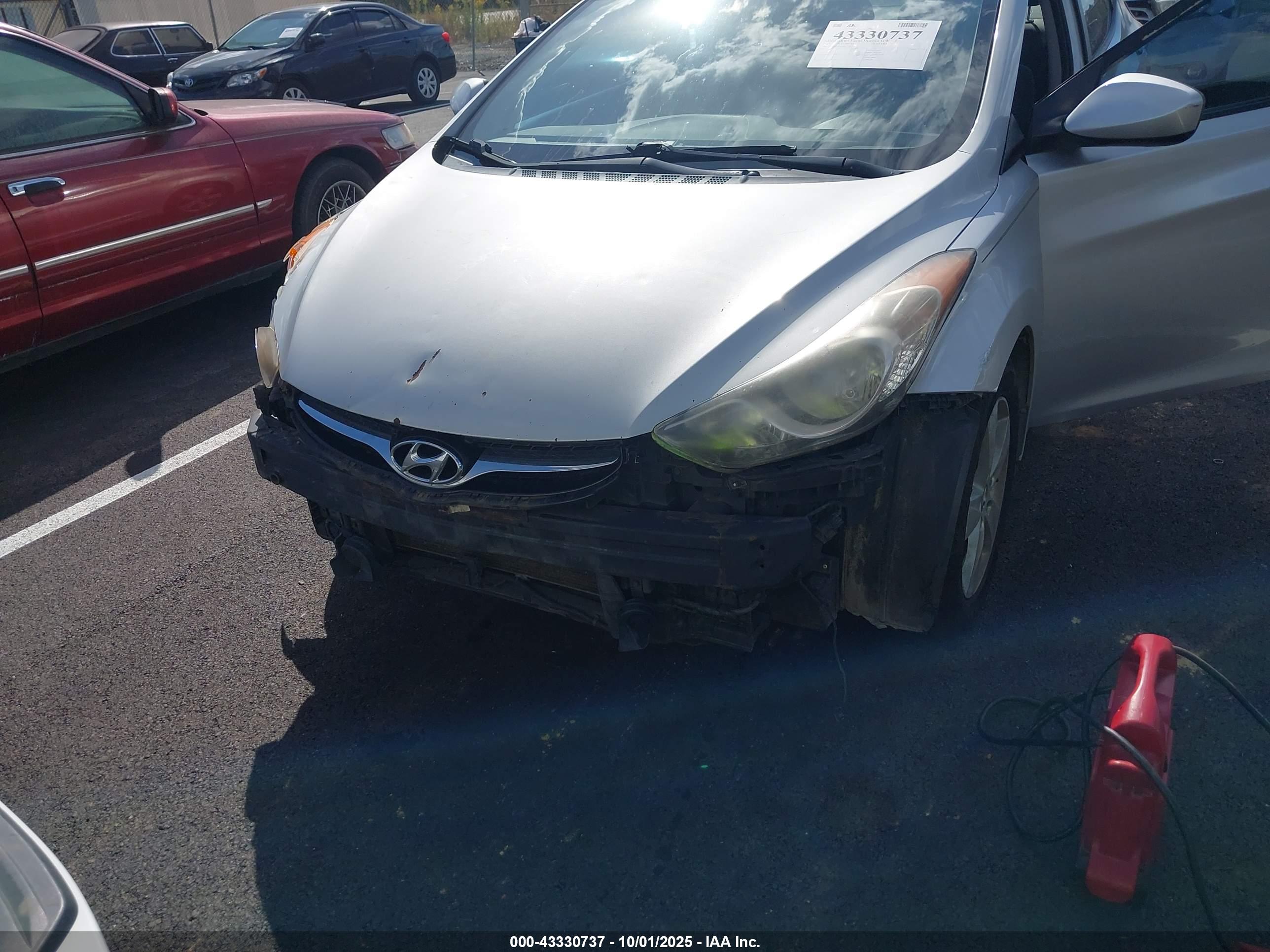 HYUNDAI ELANTRA image 6