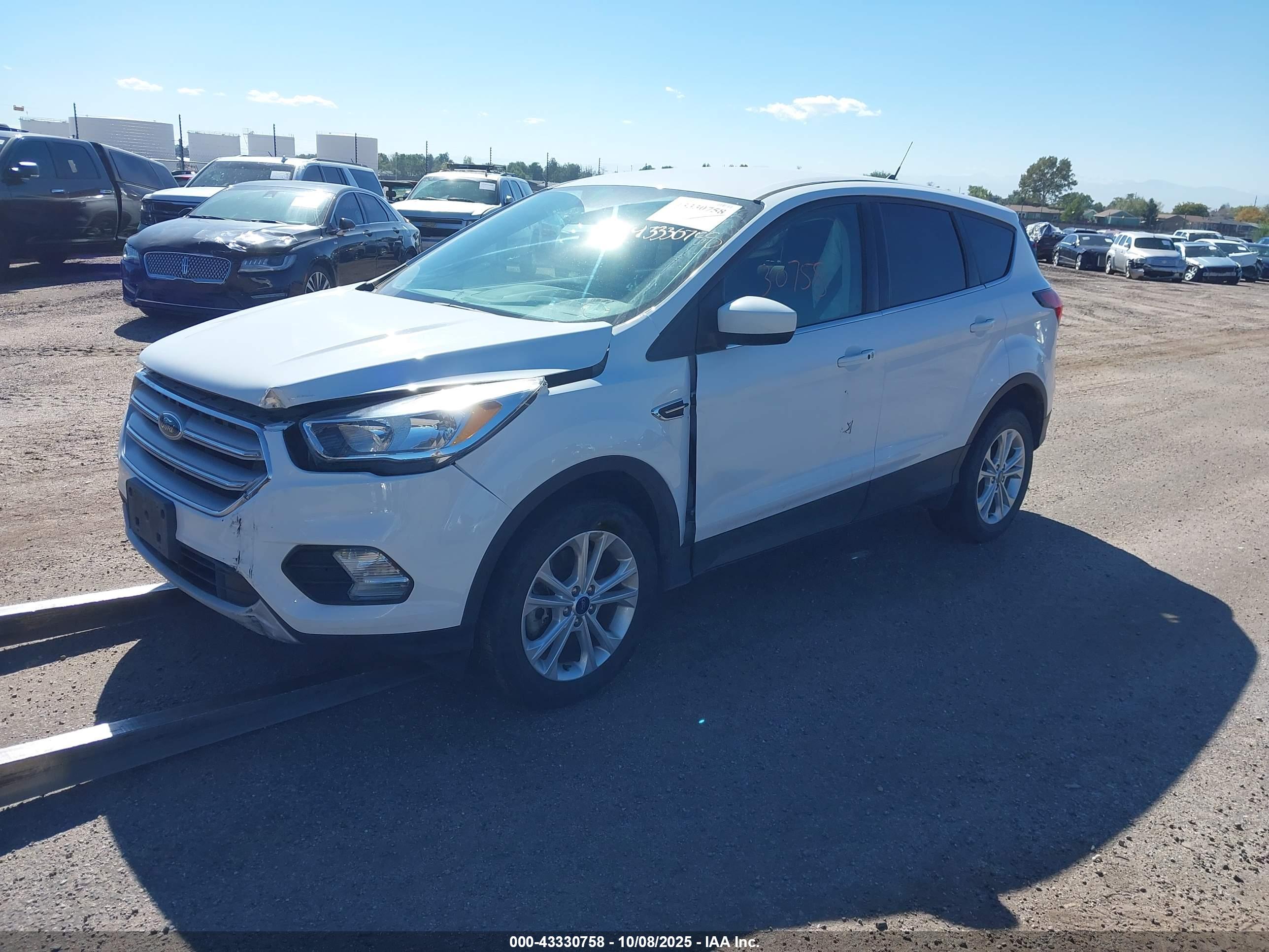 FORD ESCAPE image 2