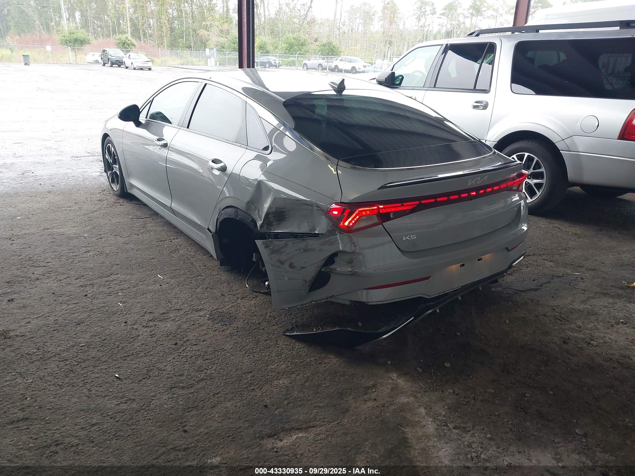 KIA K5 image 3