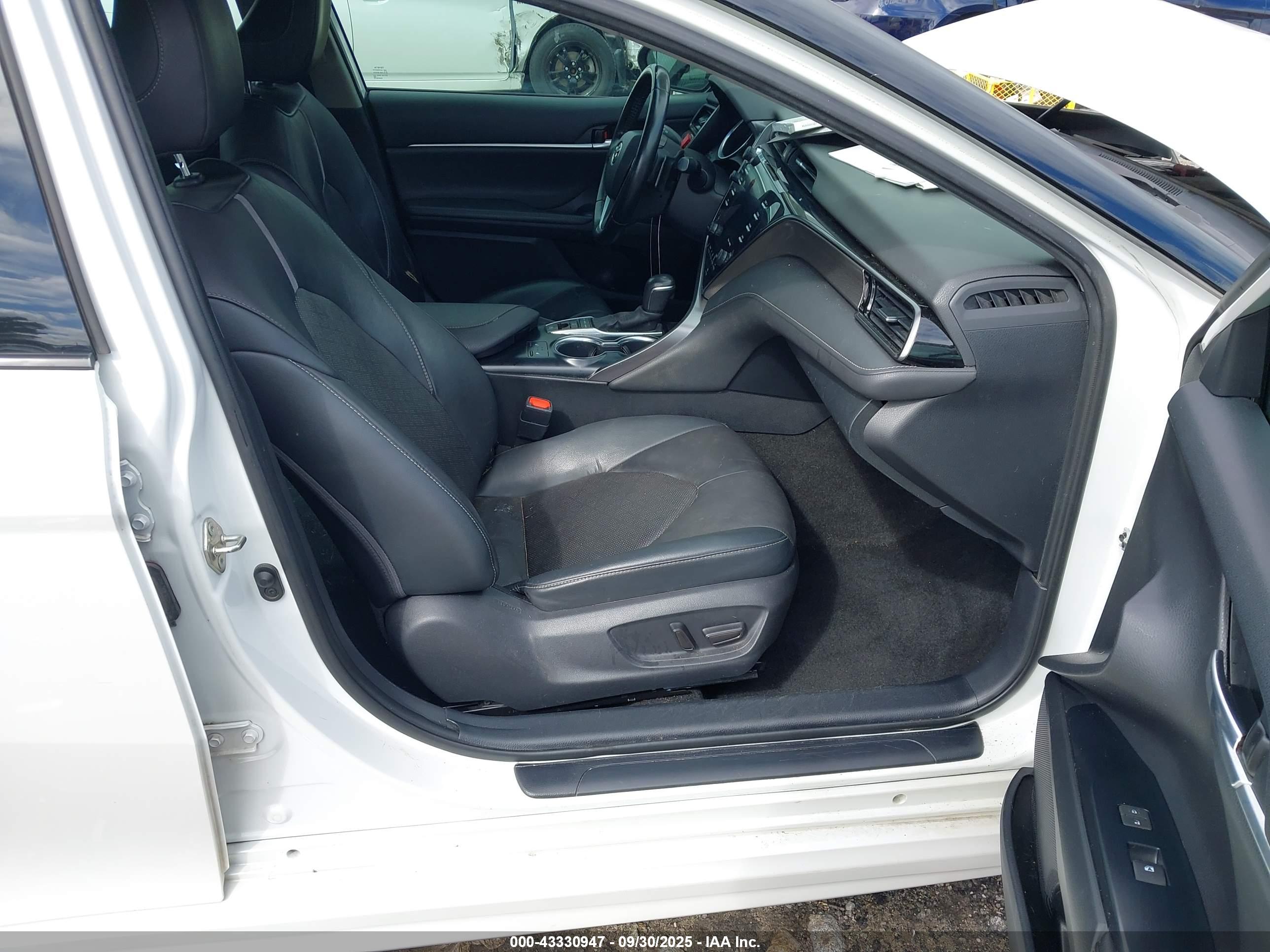 TOYOTA CAMRY image 5