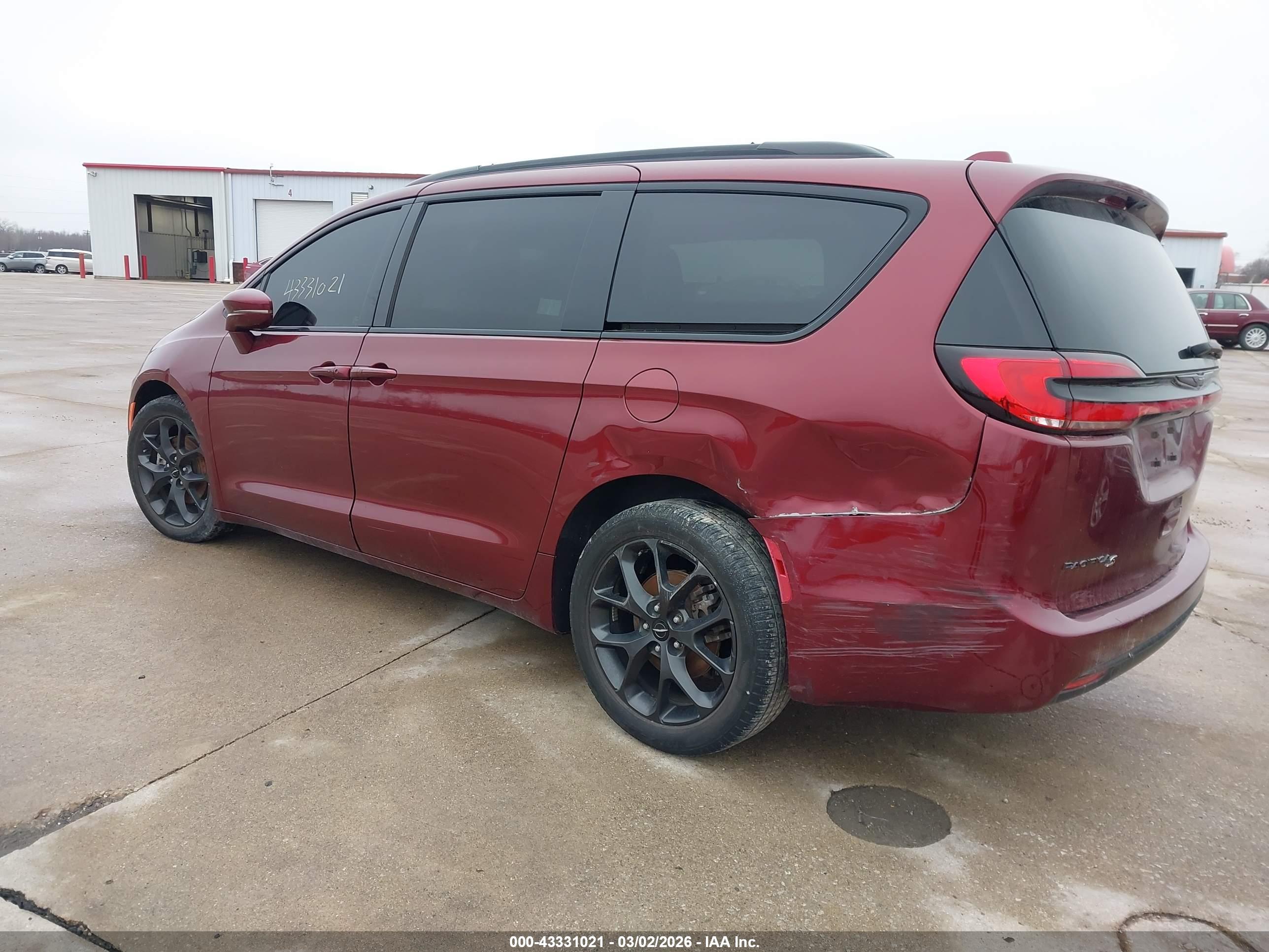 CHRYSLER PACIFICA image 3