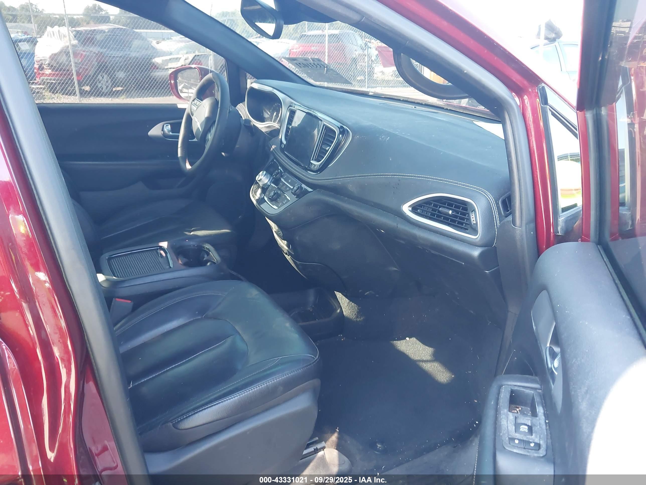 CHRYSLER PACIFICA image 5