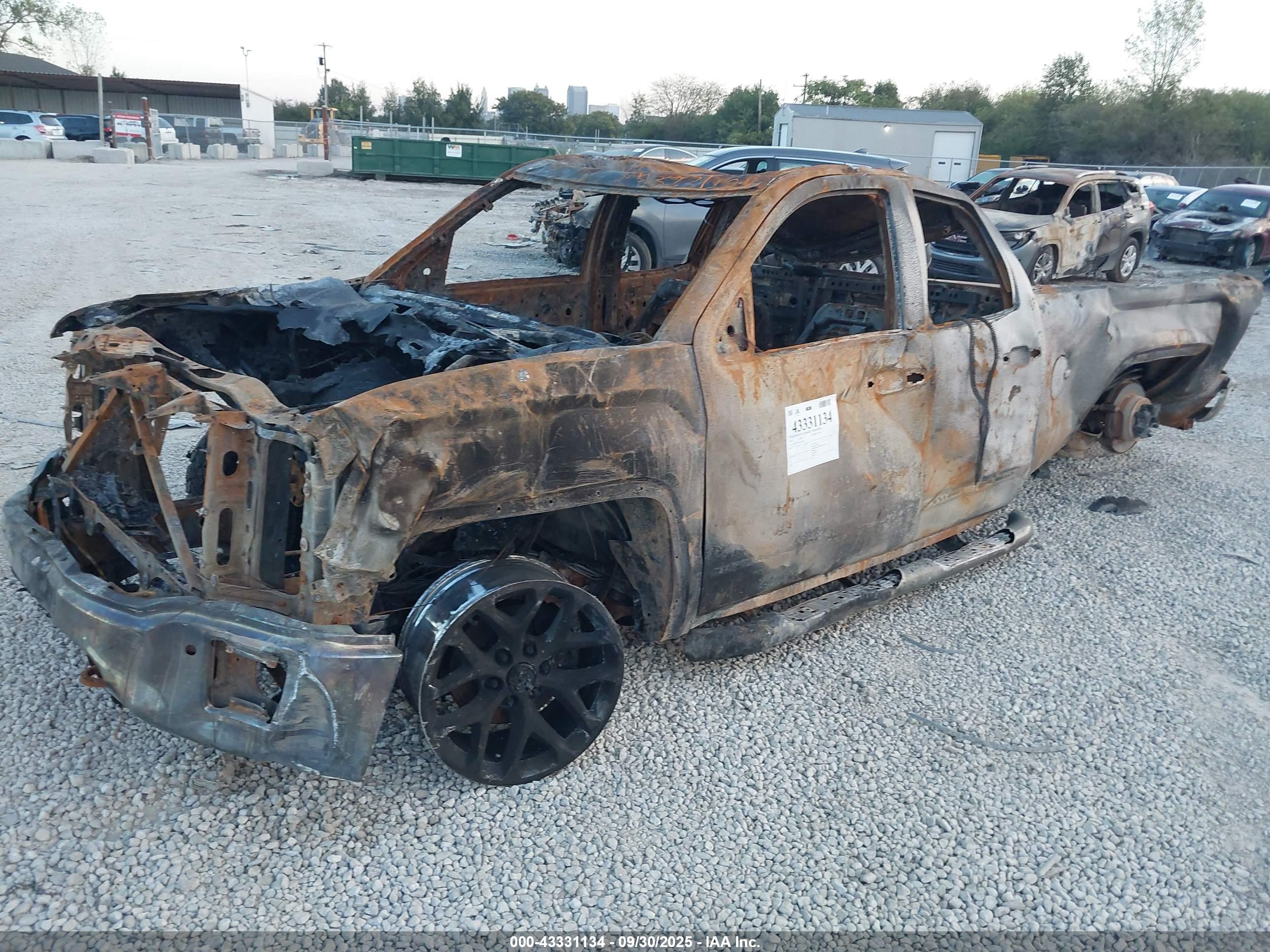GMC SIERRA image 2