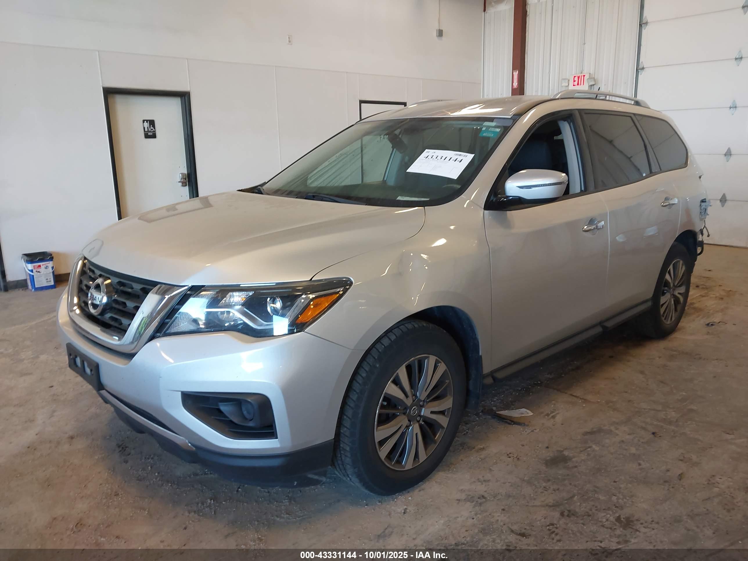 NISSAN PATHFINDER image 2