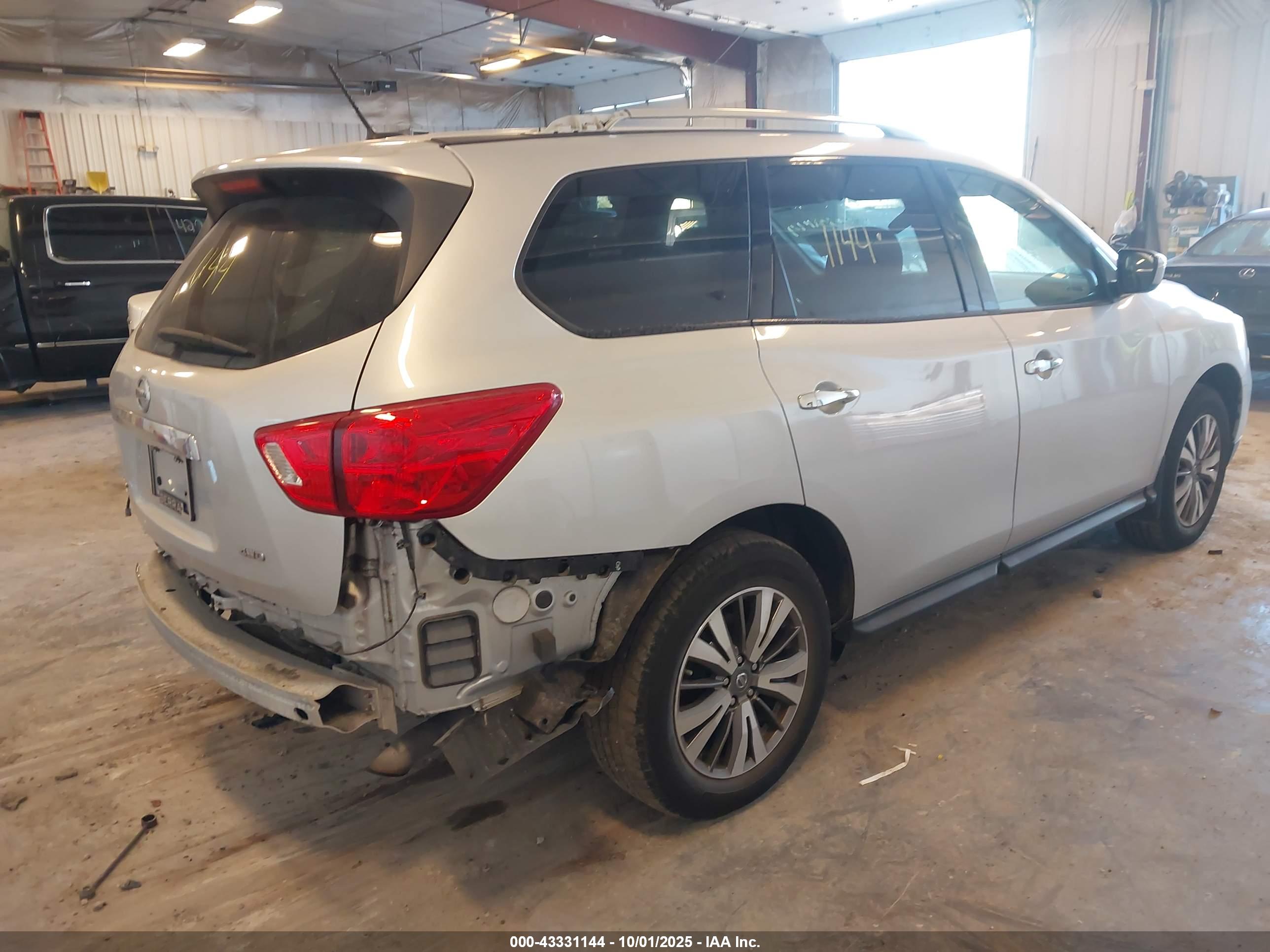 NISSAN PATHFINDER image 4