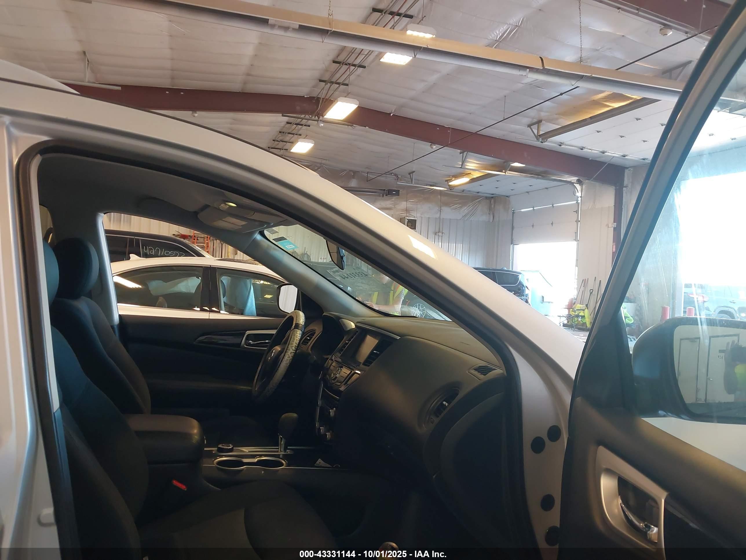 NISSAN PATHFINDER image 5