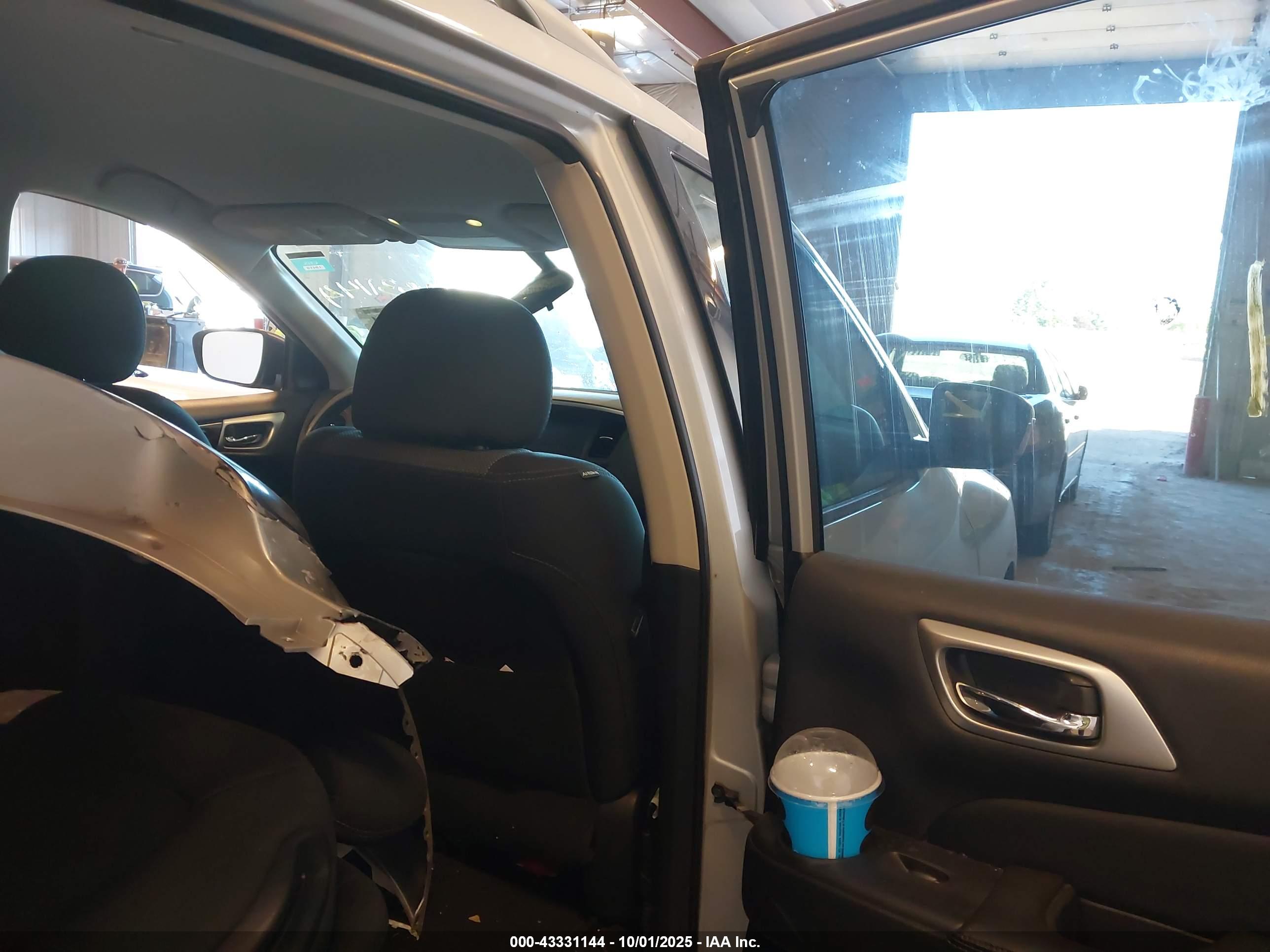 NISSAN PATHFINDER image 8
