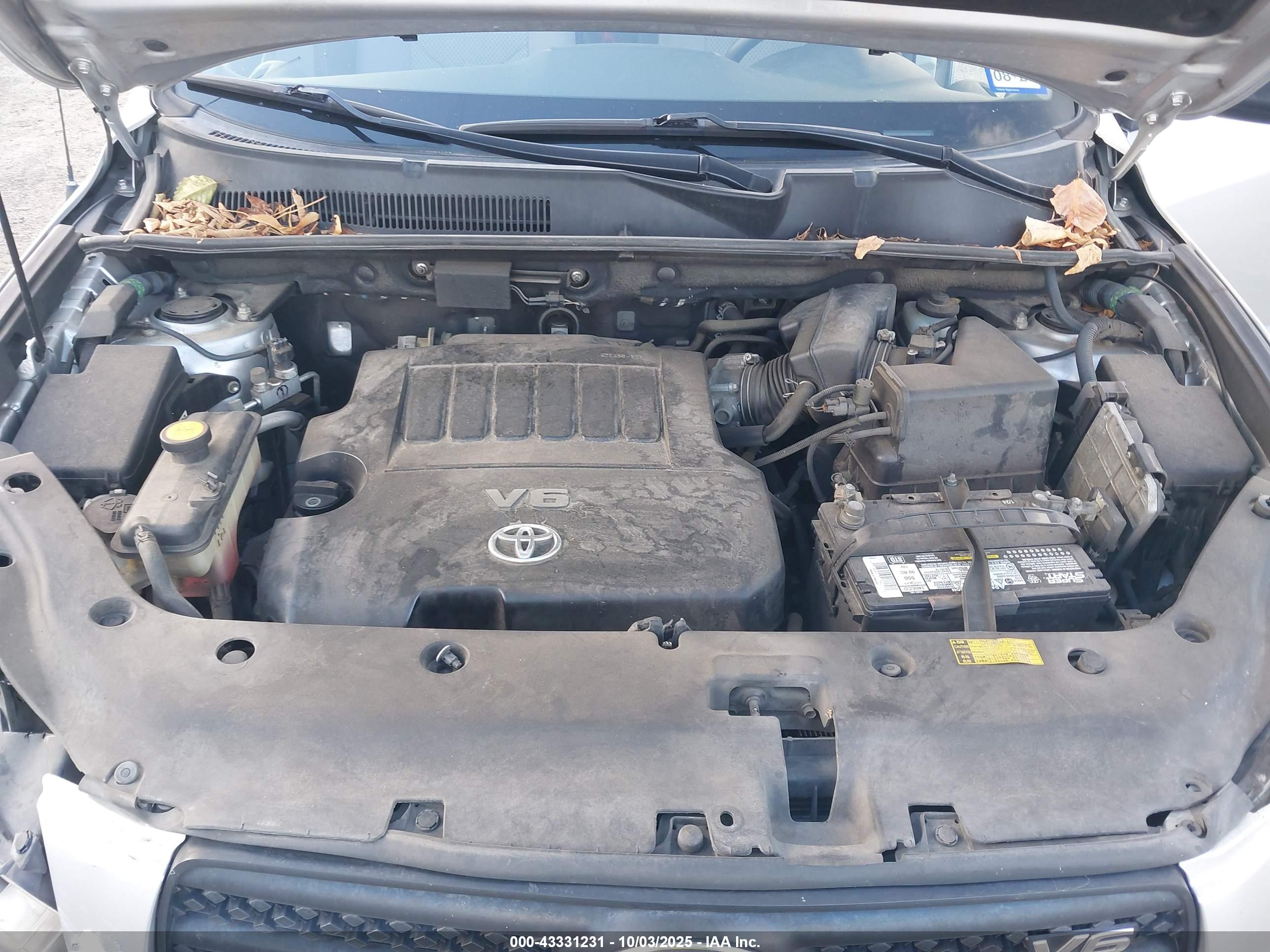 TOYOTA RAV4 image 10