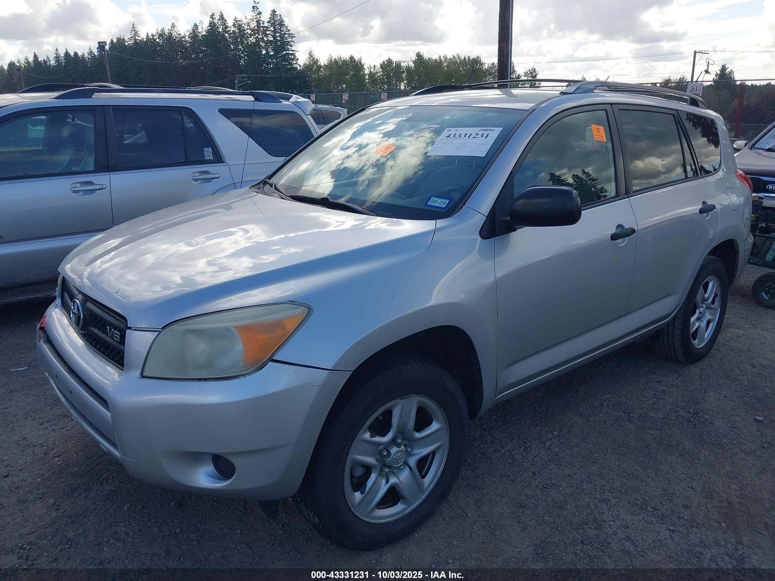 TOYOTA RAV4 image 2