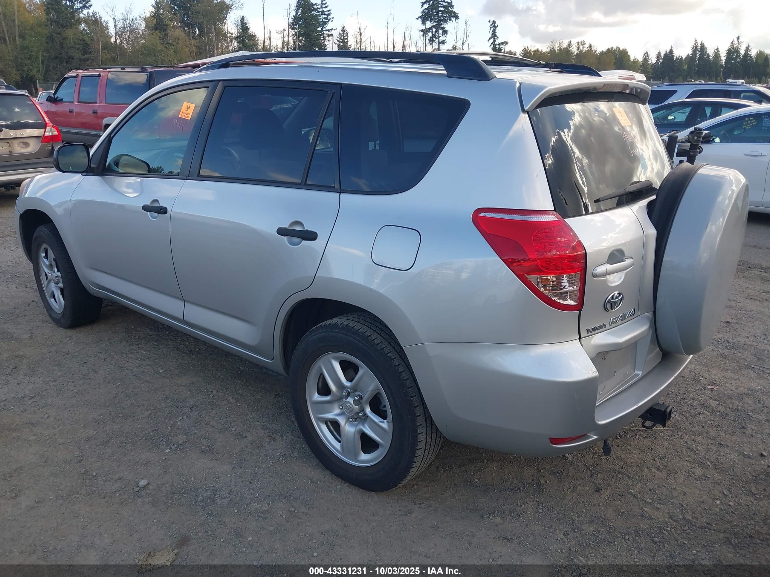 TOYOTA RAV4 image 3