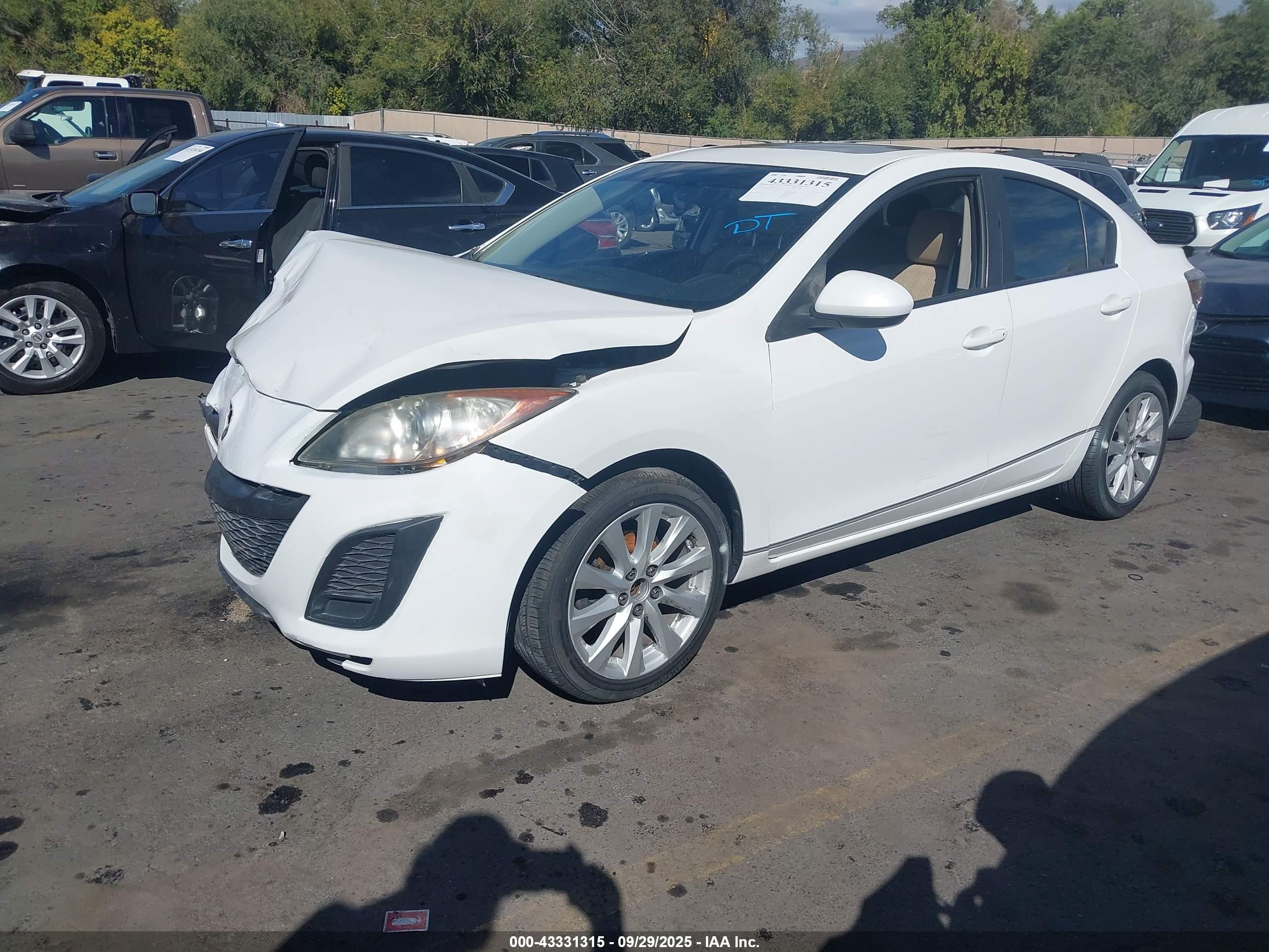 MAZDA MAZDA3 image 2