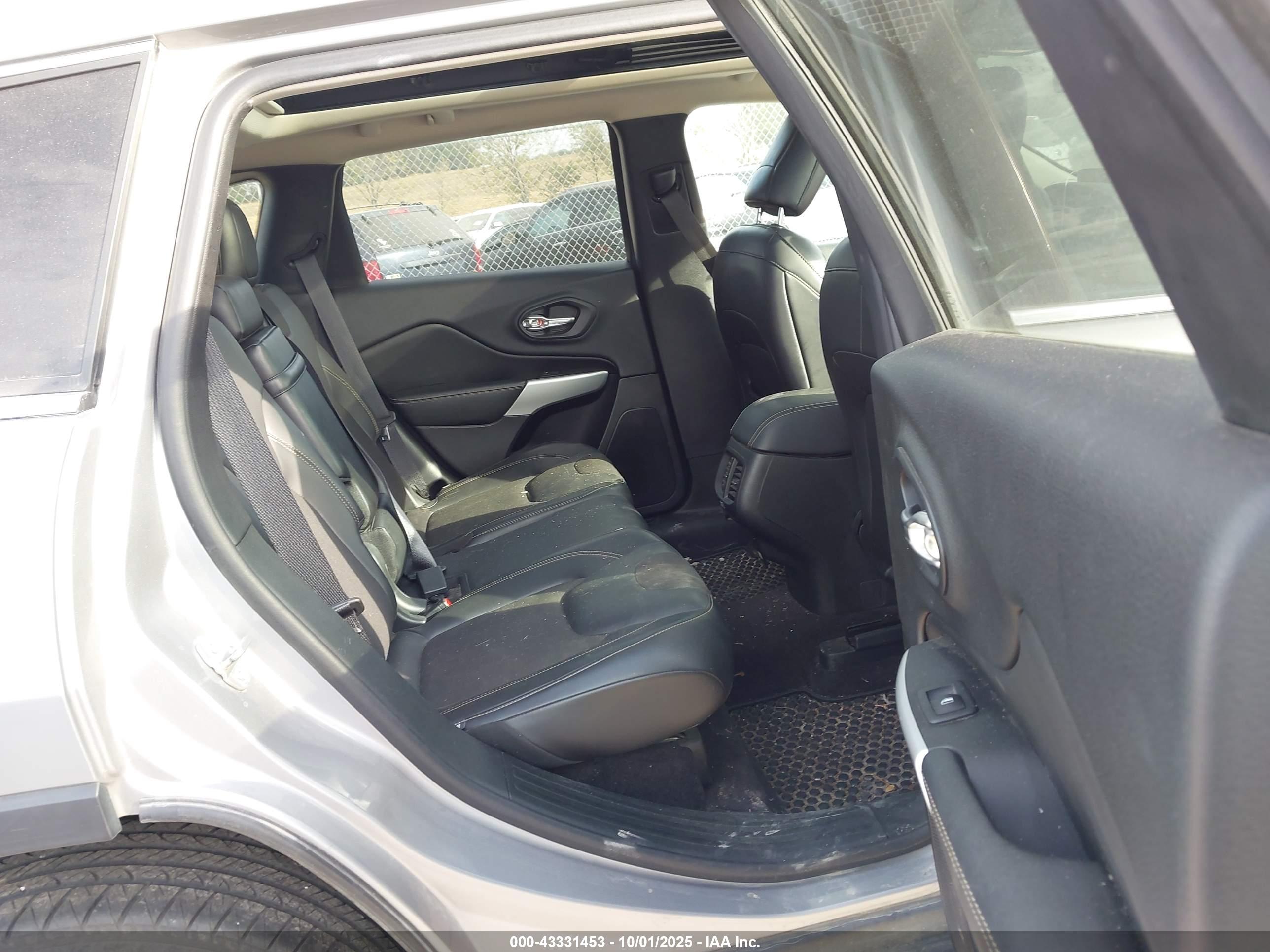 JEEP CHEROKEE image 8