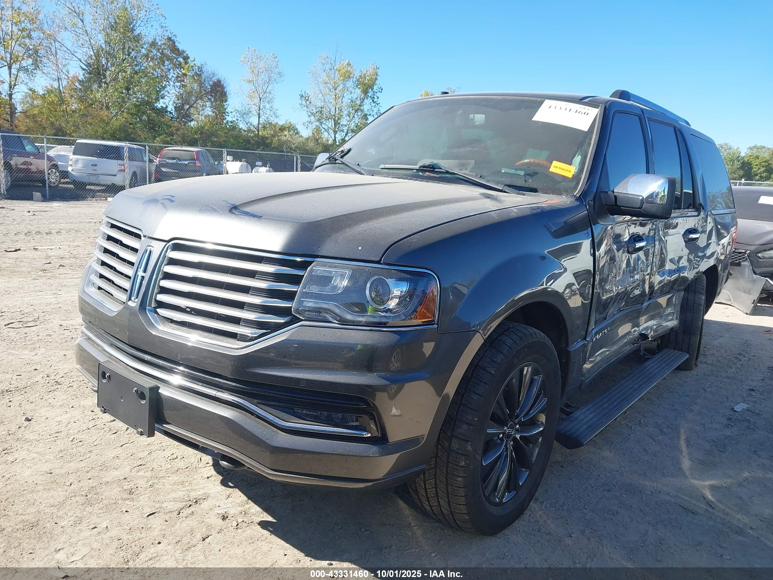 LINCOLN NAVIGATOR image 2