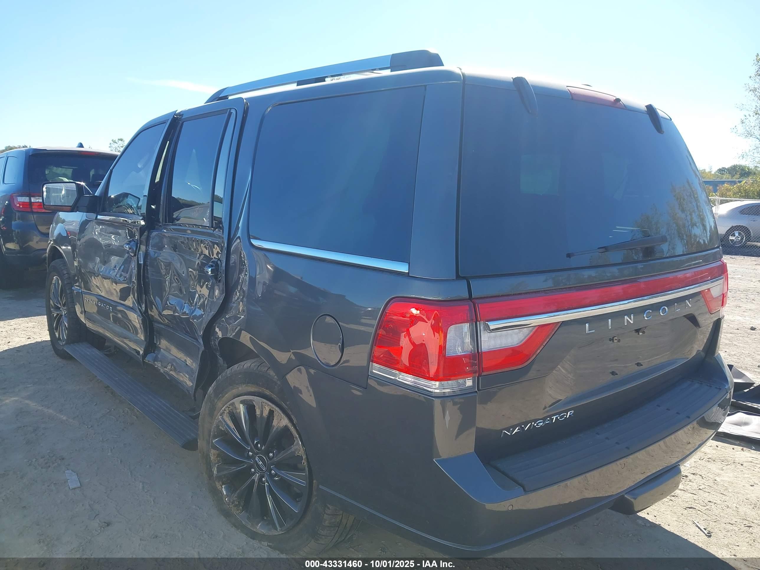 LINCOLN NAVIGATOR image 3
