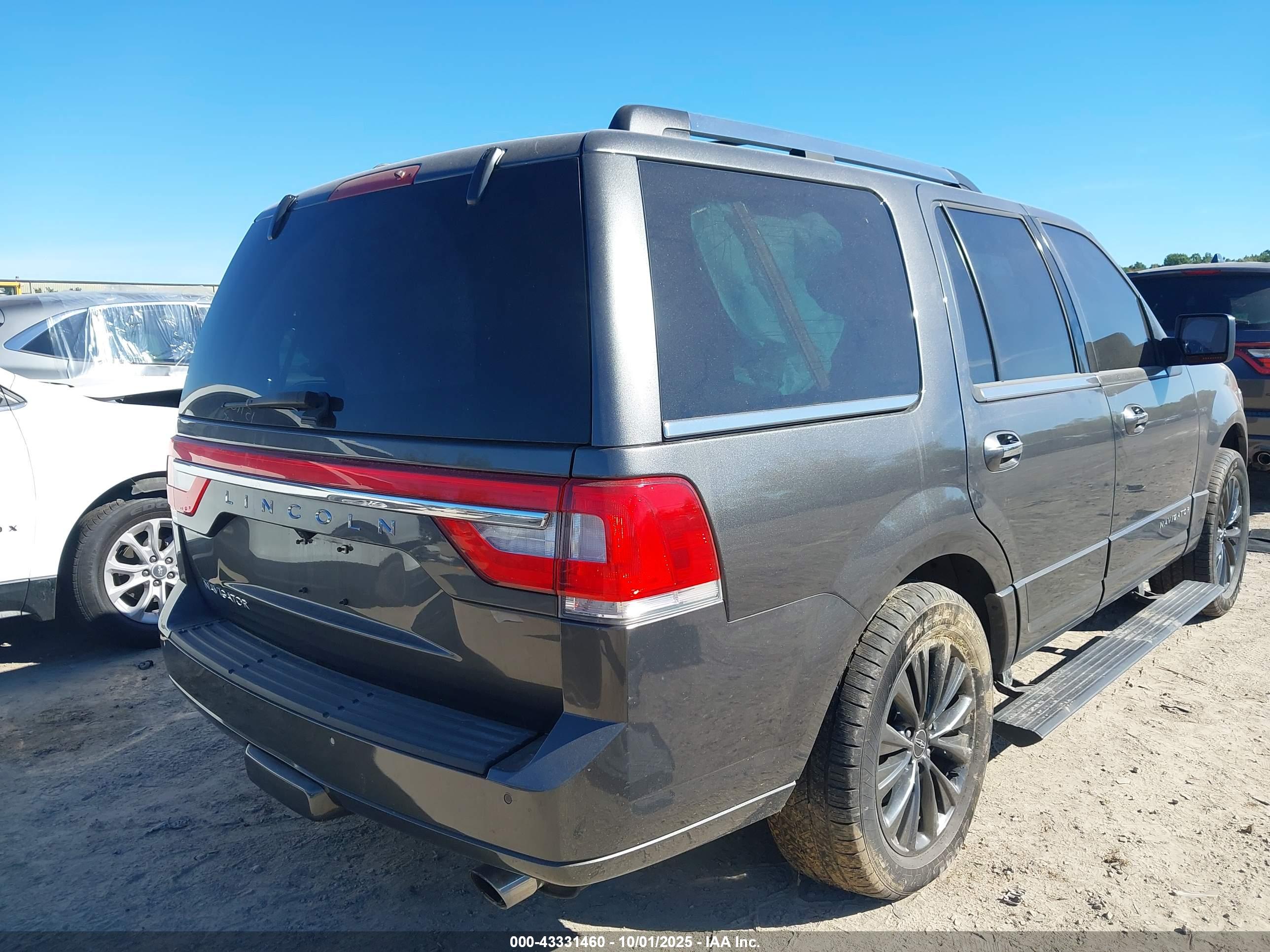 LINCOLN NAVIGATOR image 4