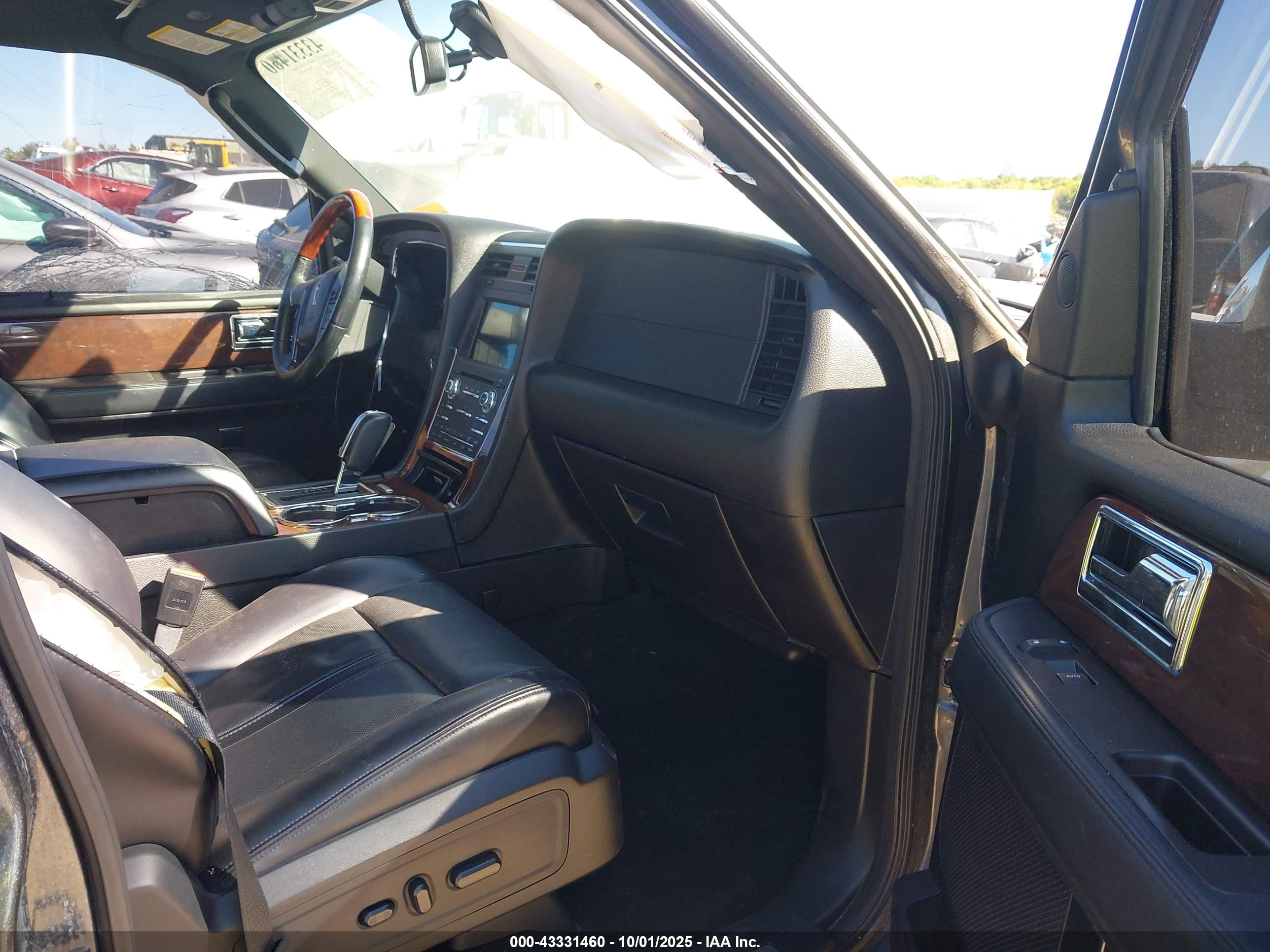 LINCOLN NAVIGATOR image 5