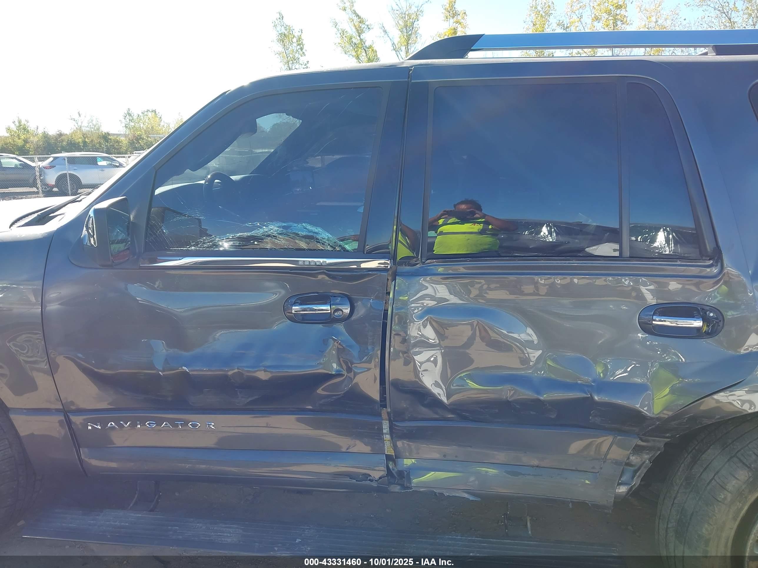 LINCOLN NAVIGATOR image 6