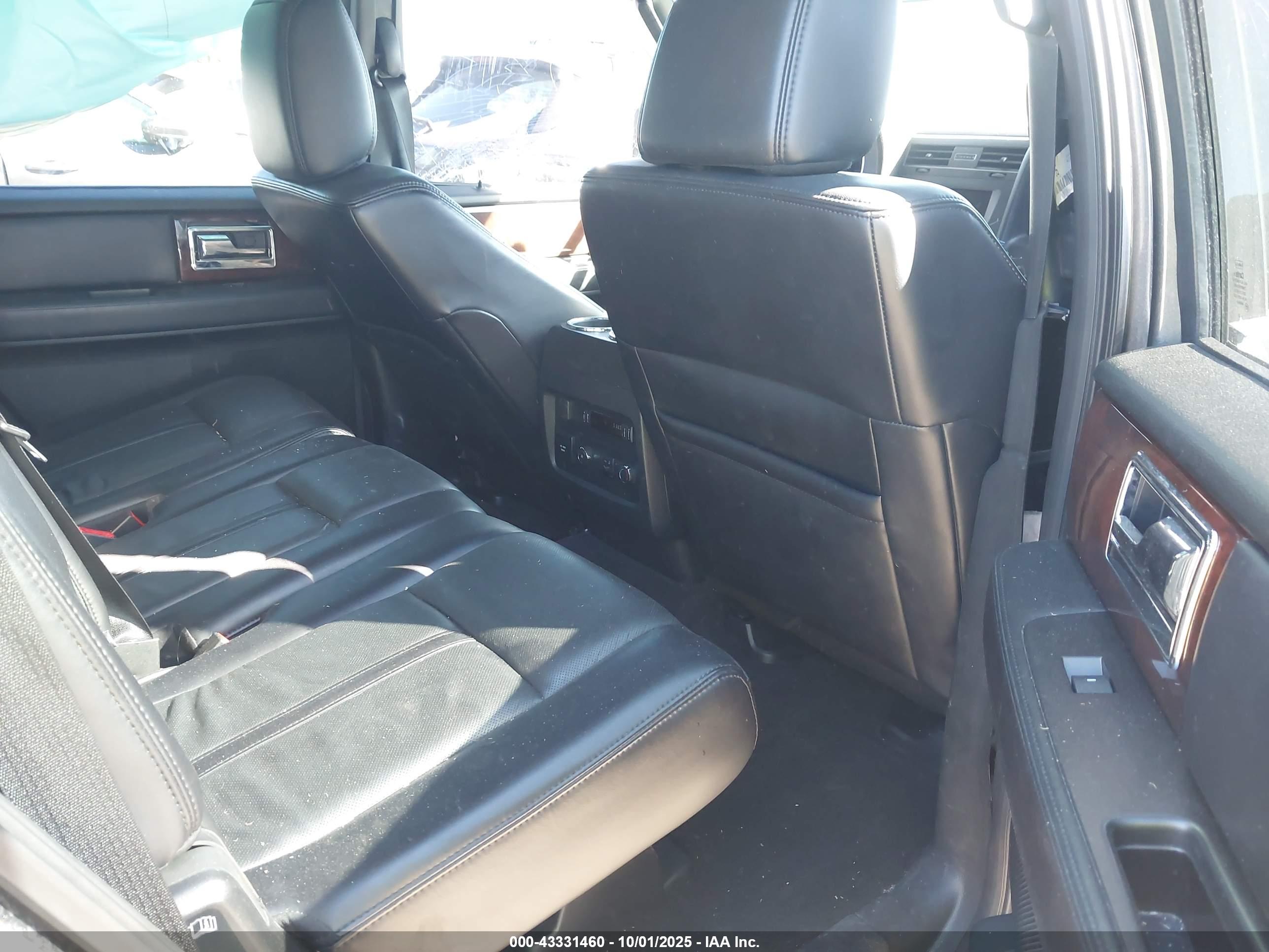 LINCOLN NAVIGATOR image 8