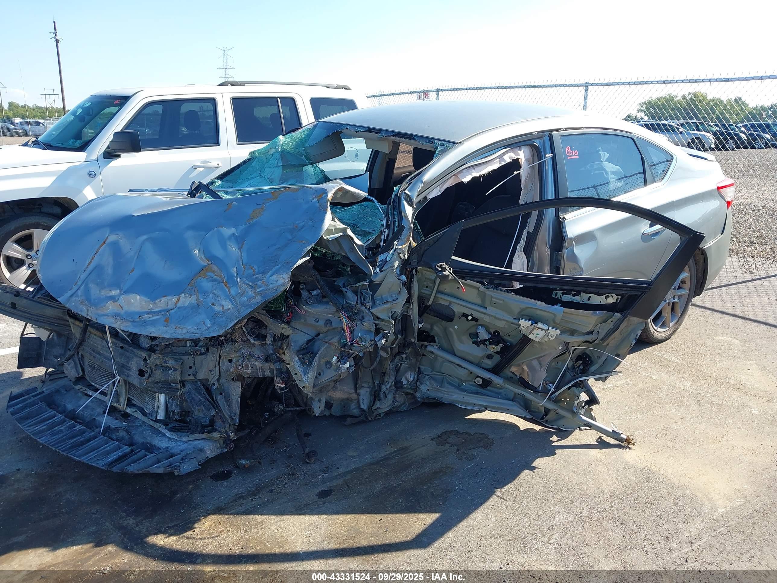 NISSAN SENTRA image 2
