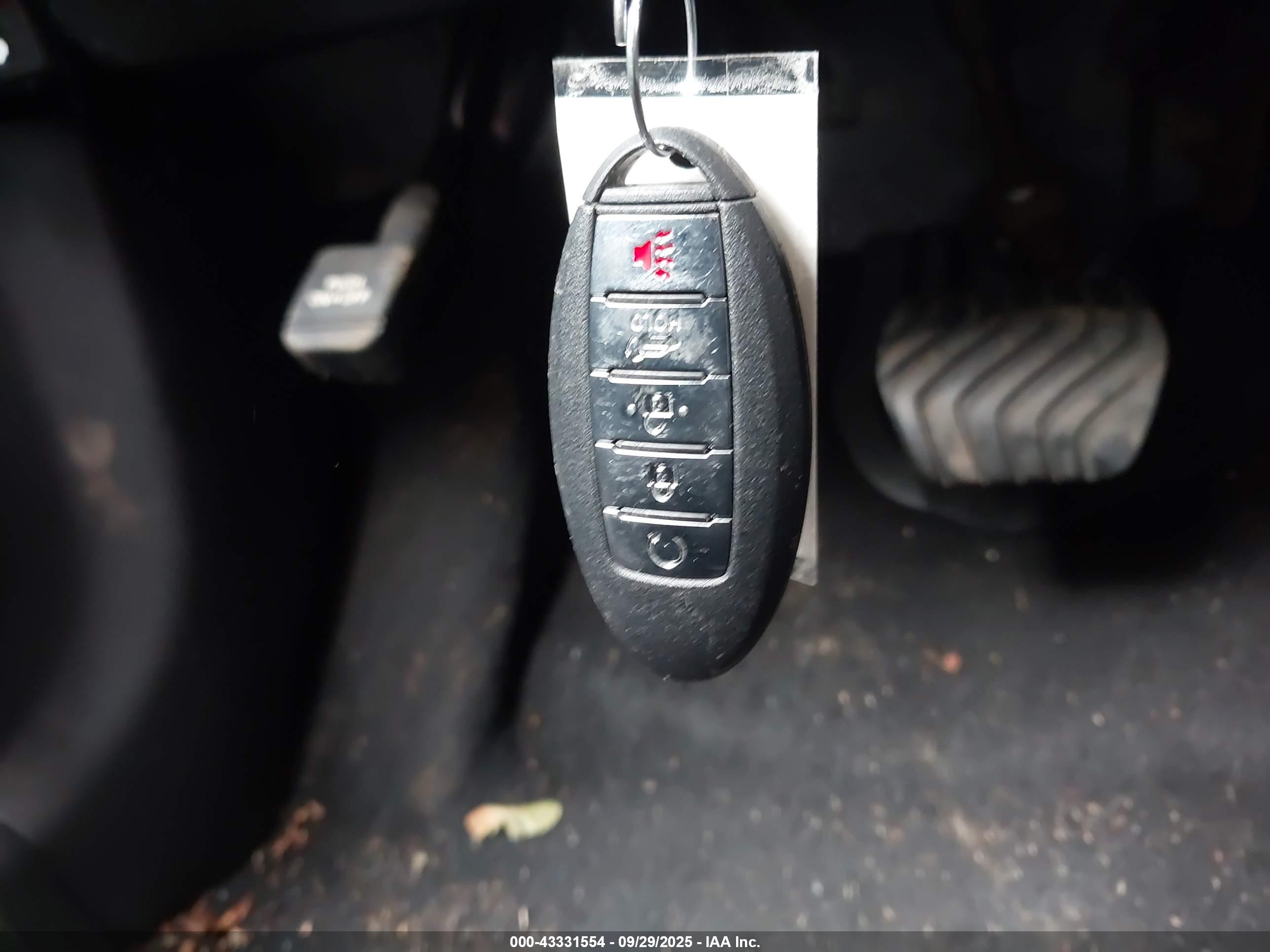 NISSAN ROGUE image 11