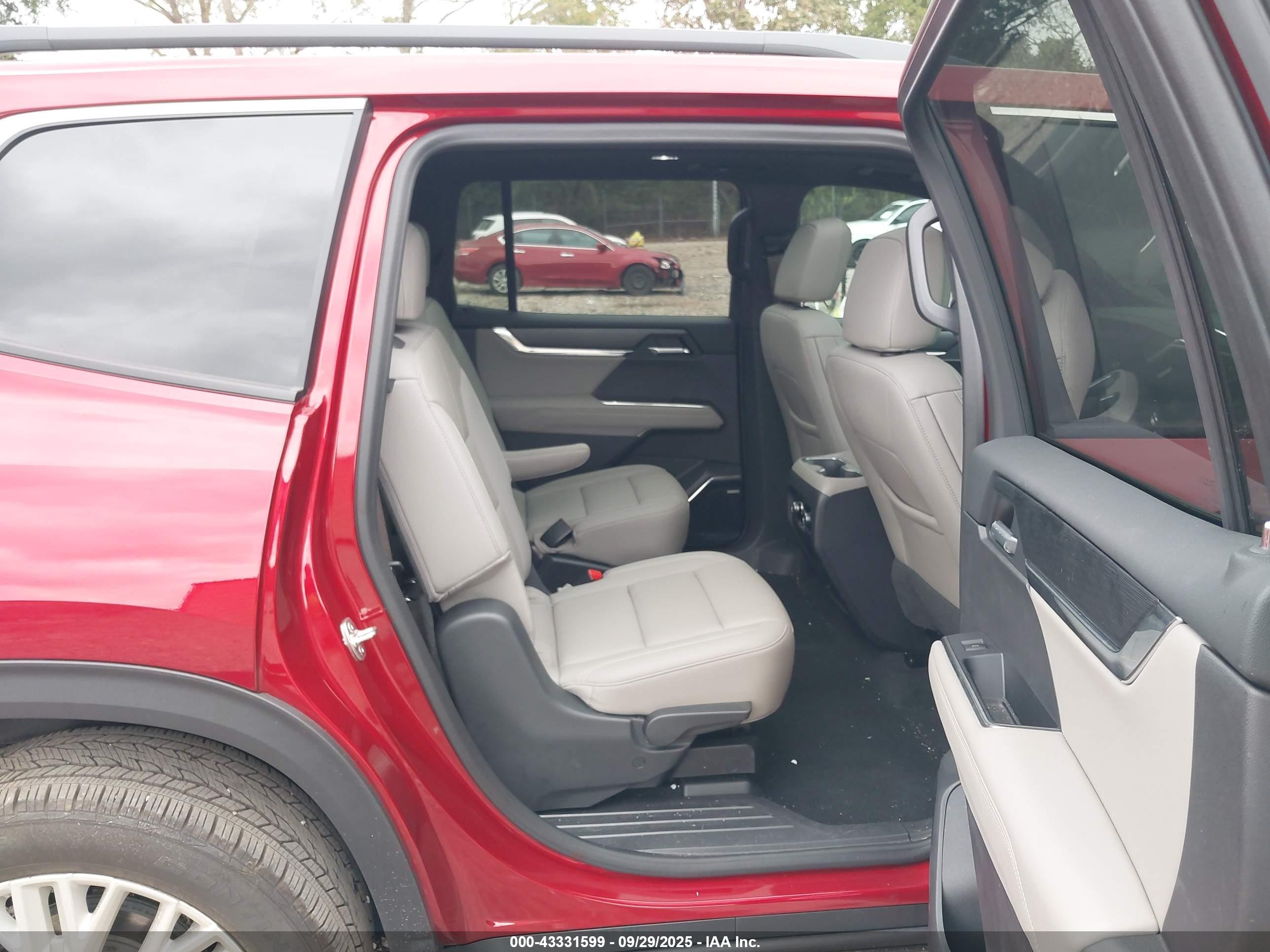 GMC ACADIA image 8