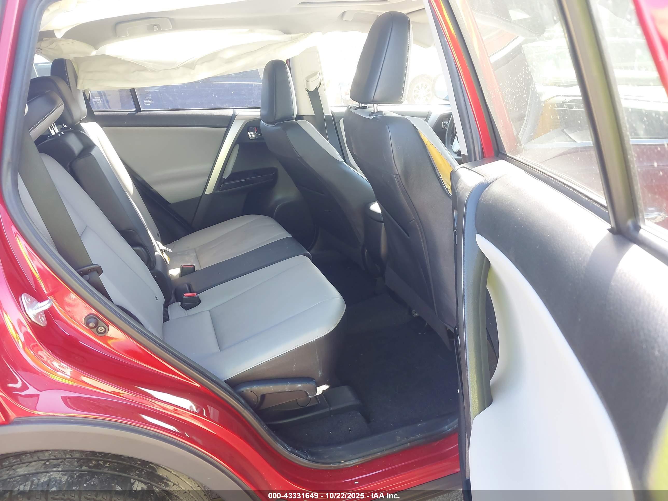 TOYOTA RAV4 image 8