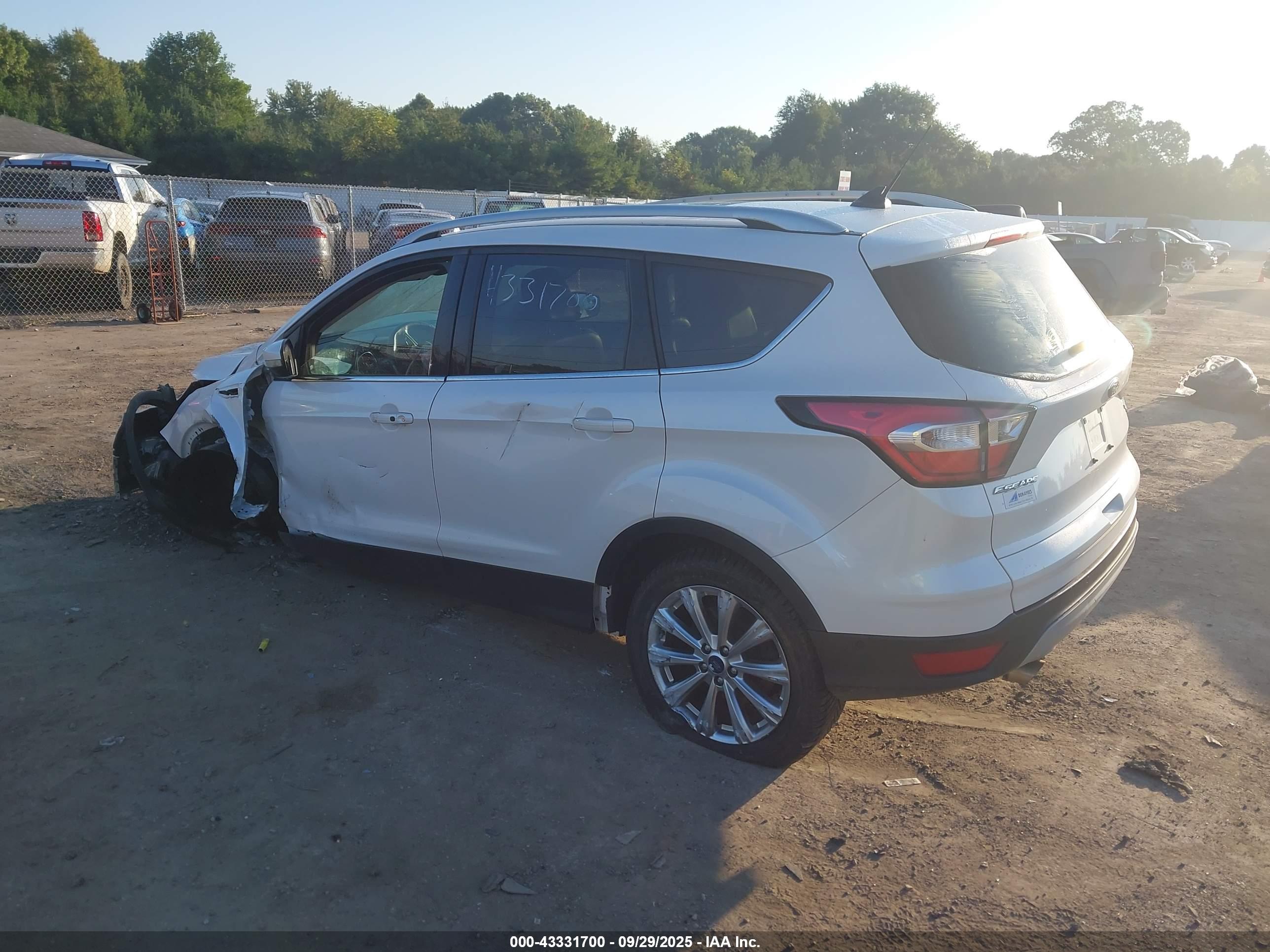 FORD ESCAPE image 3