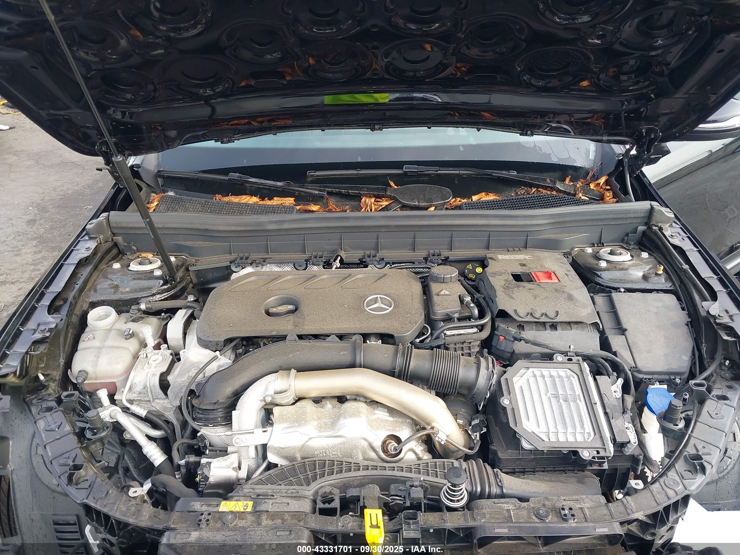 MERCEDES-BENZ GLB image 10