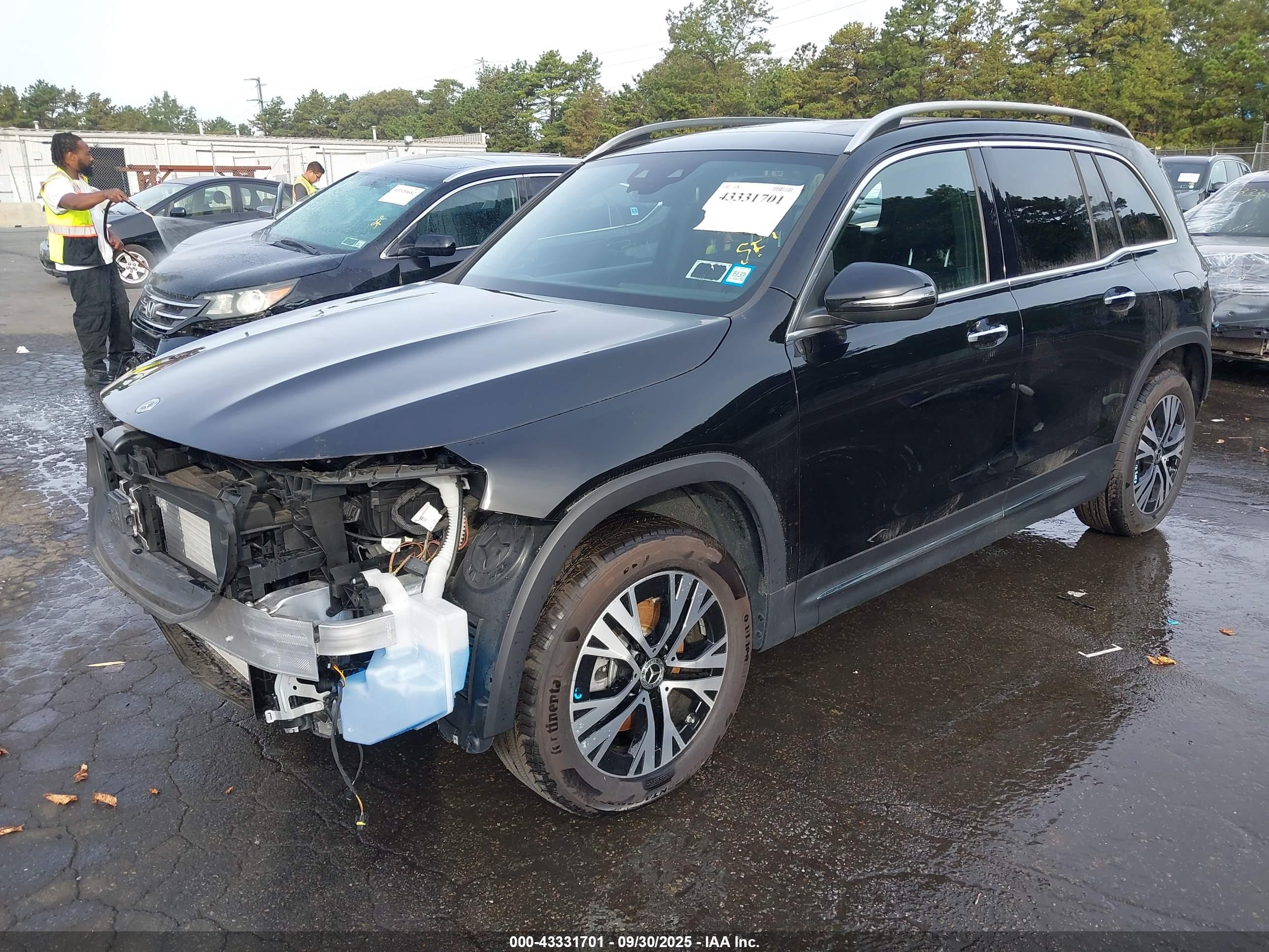 MERCEDES-BENZ GLB image 2