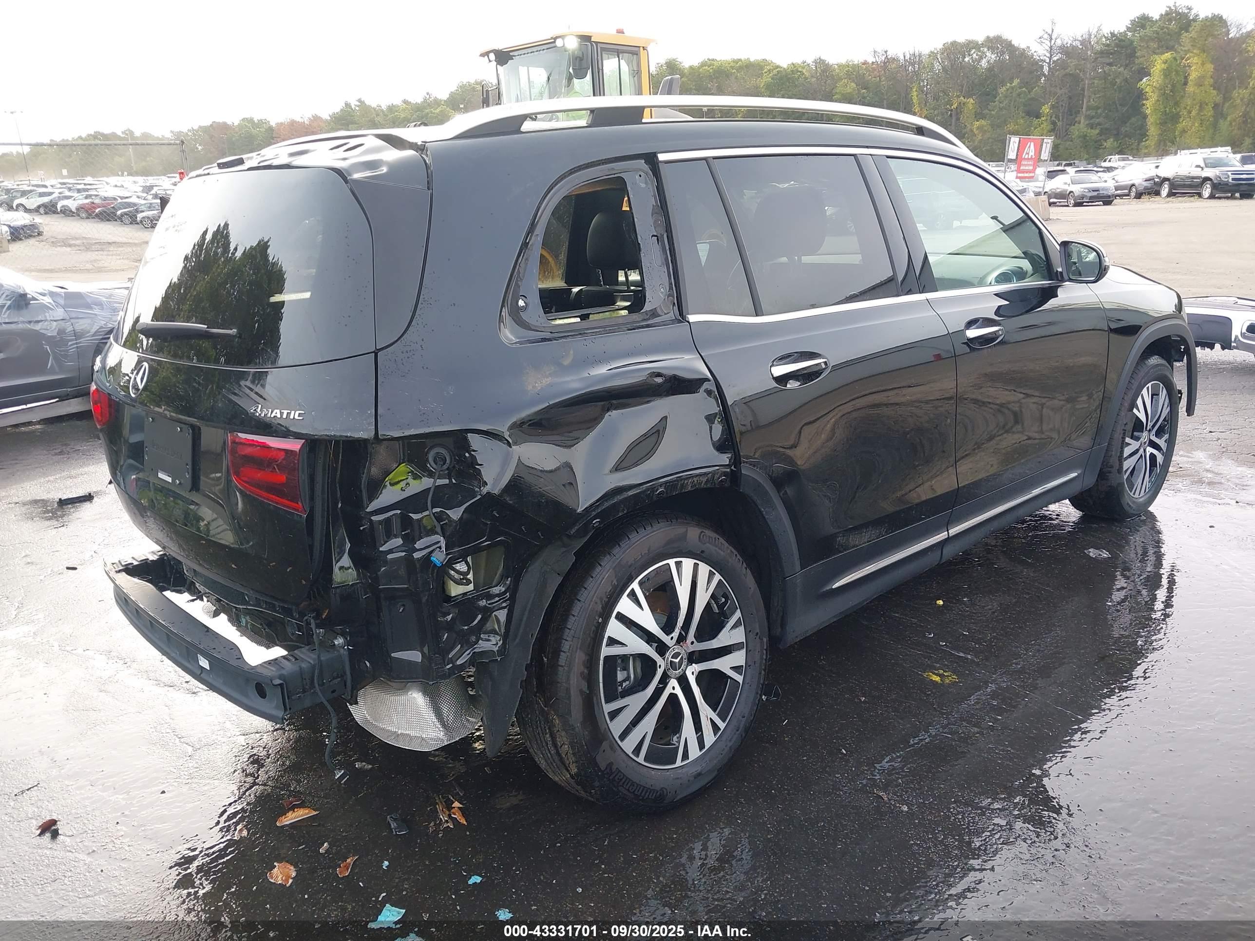 MERCEDES-BENZ GLB image 4