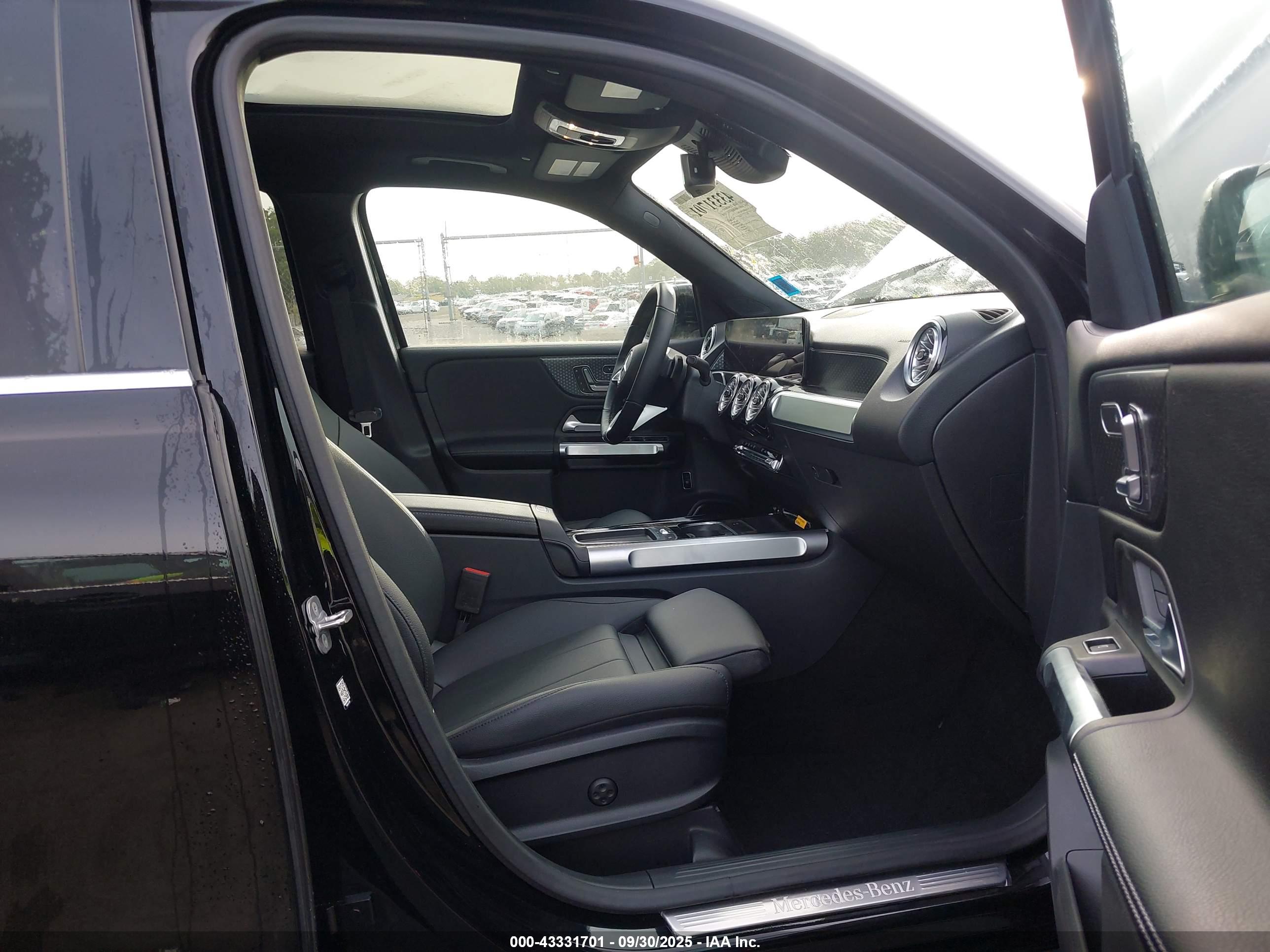 MERCEDES-BENZ GLB image 5